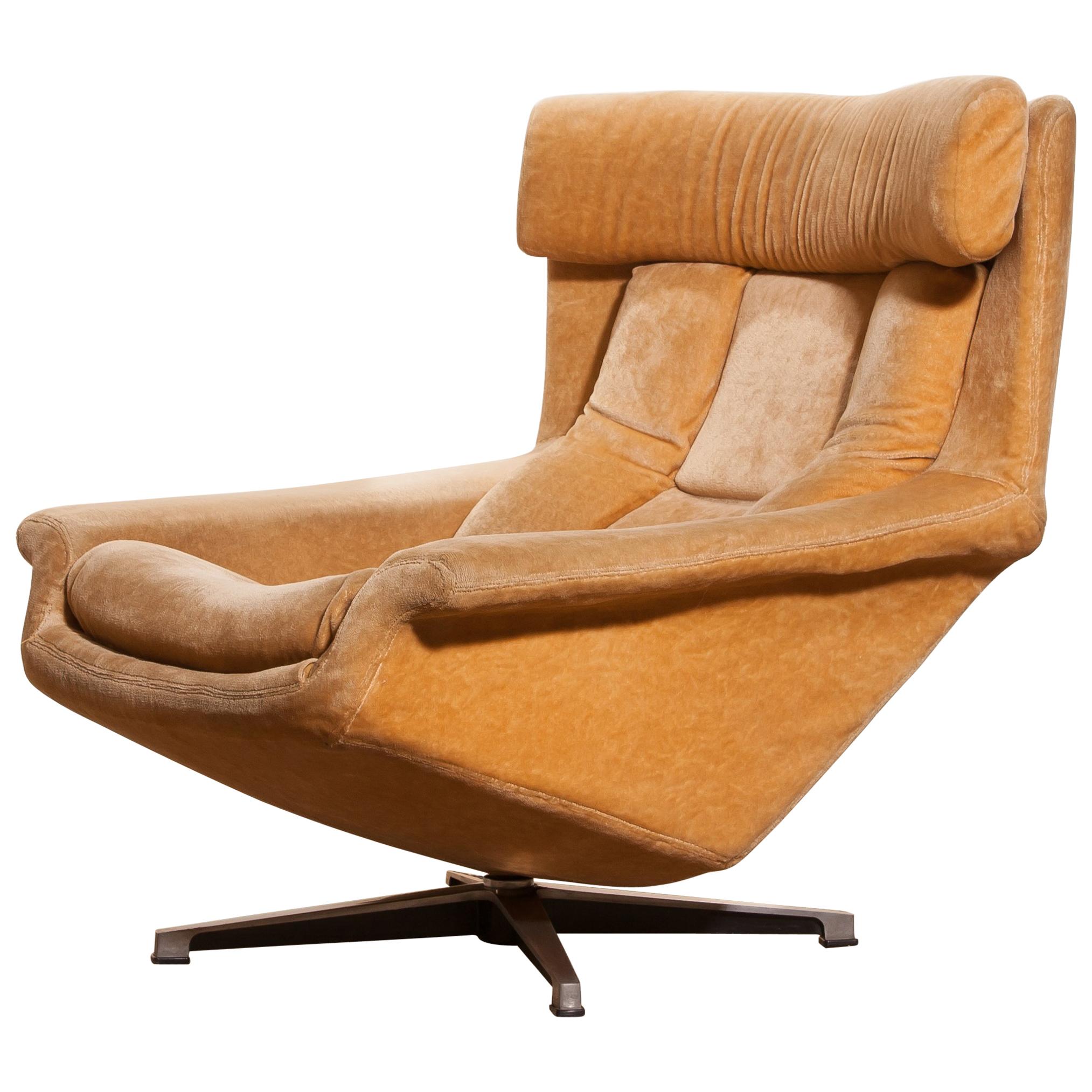 1960s, Golden/Beige Velvet Swivel Lounge Chair 'Bamse' by Bra Bohag AB Sweden