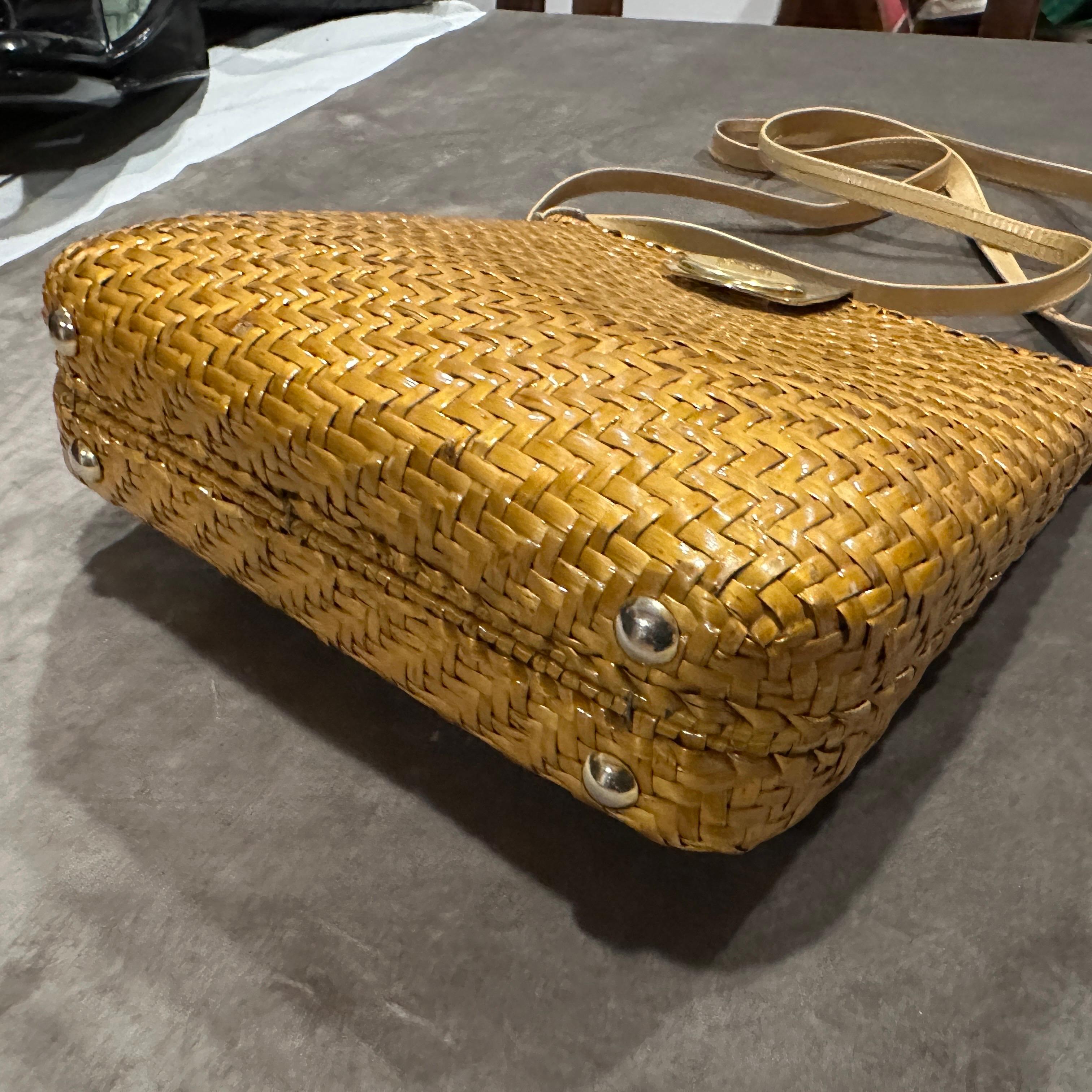1960s Golden Tone Wicker and Brass Italian Shoulder Bag For Sale 8