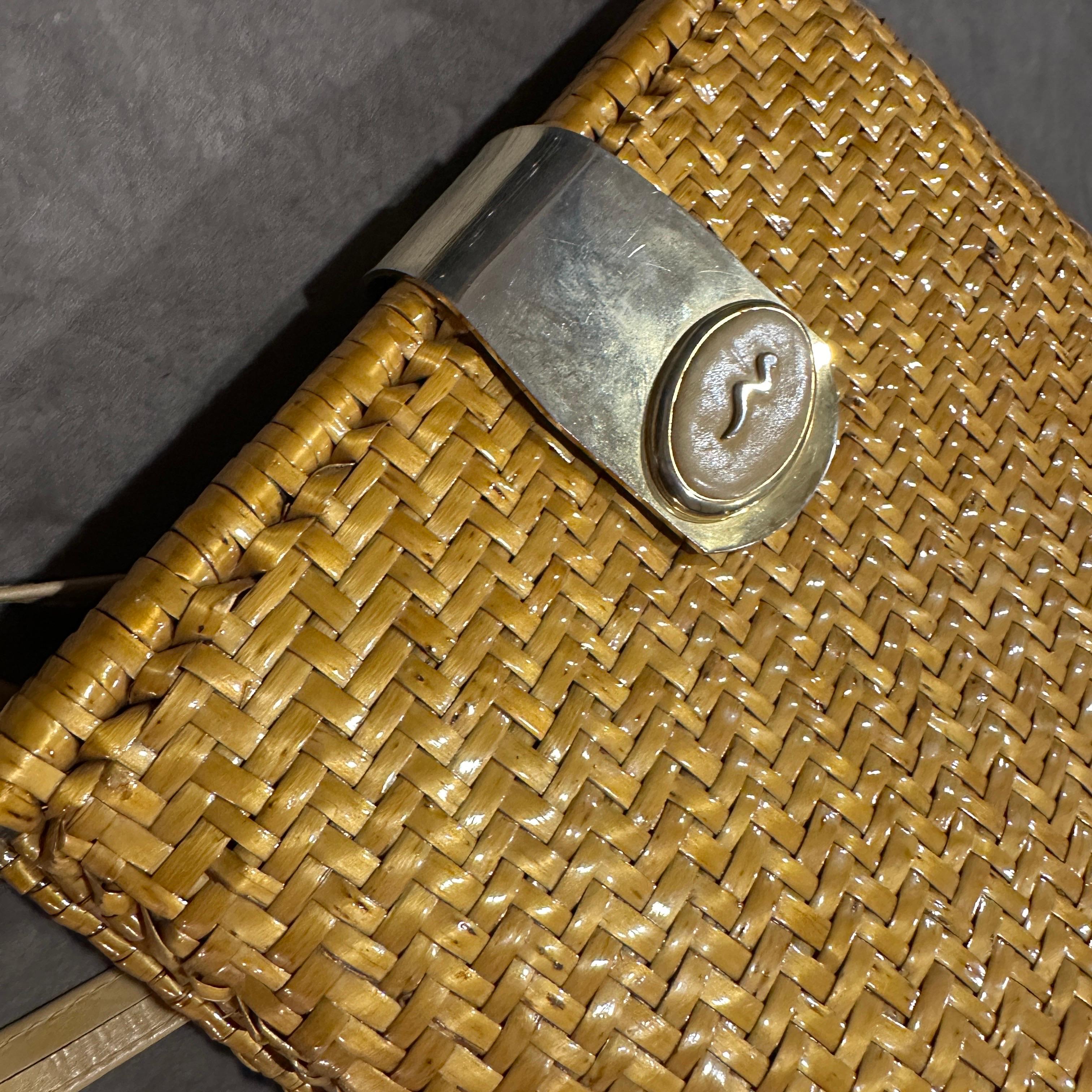 1960s Golden Tone Wicker and Brass Italian Shoulder Bag For Sale 10