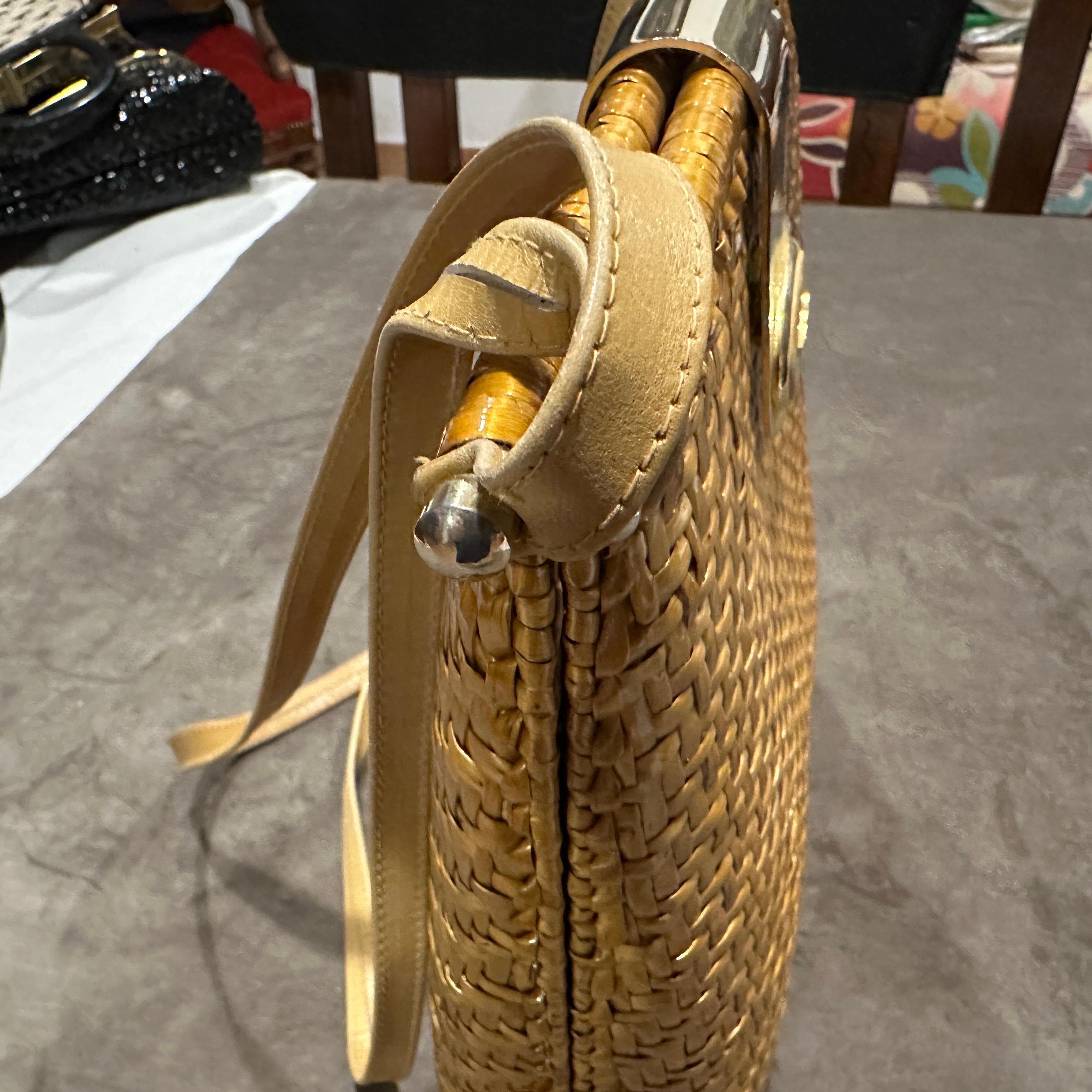 1960s Golden Tone Wicker and Brass Italian Shoulder Bag For Sale 12