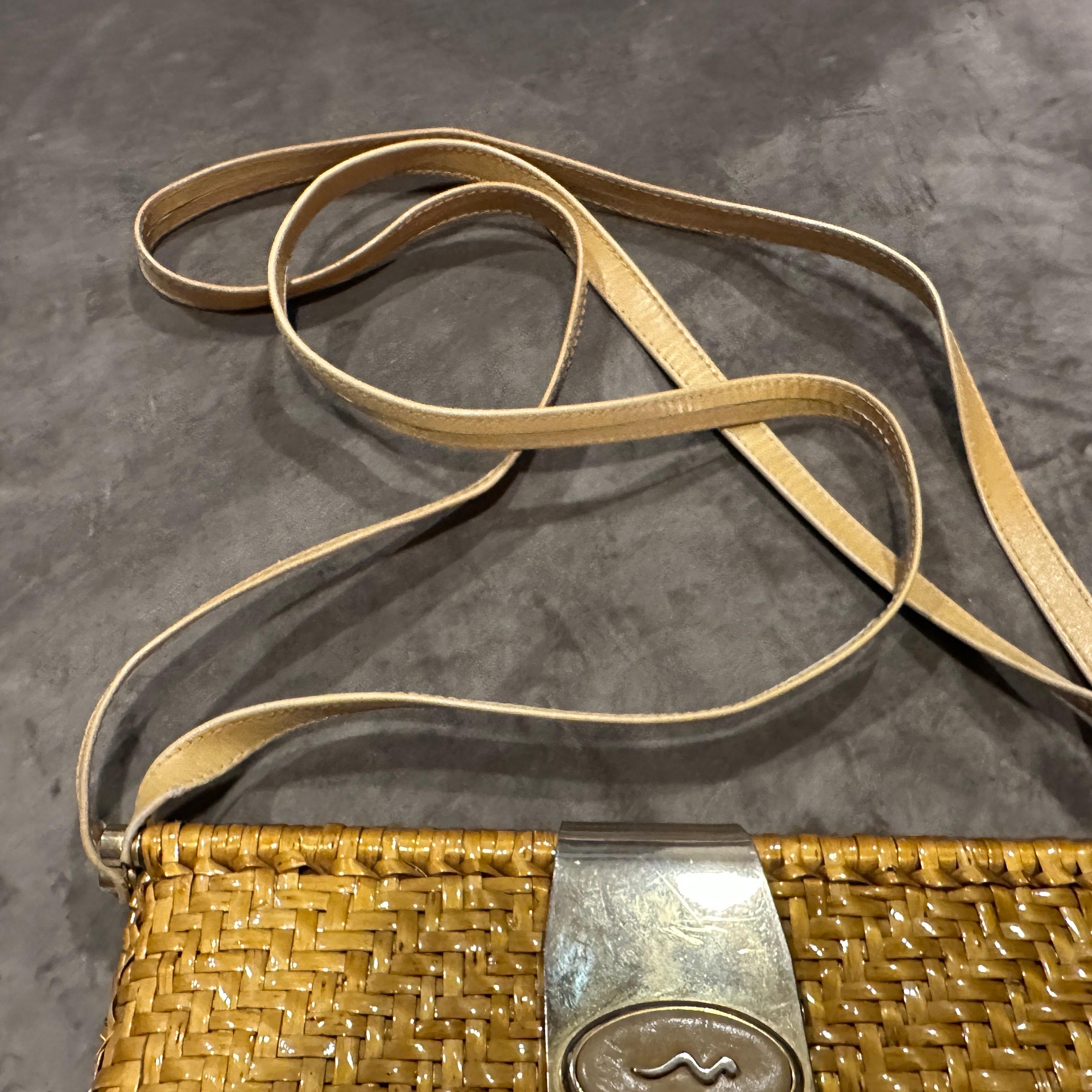 Women's 1960s Golden Tone Wicker and Brass Italian Shoulder Bag For Sale