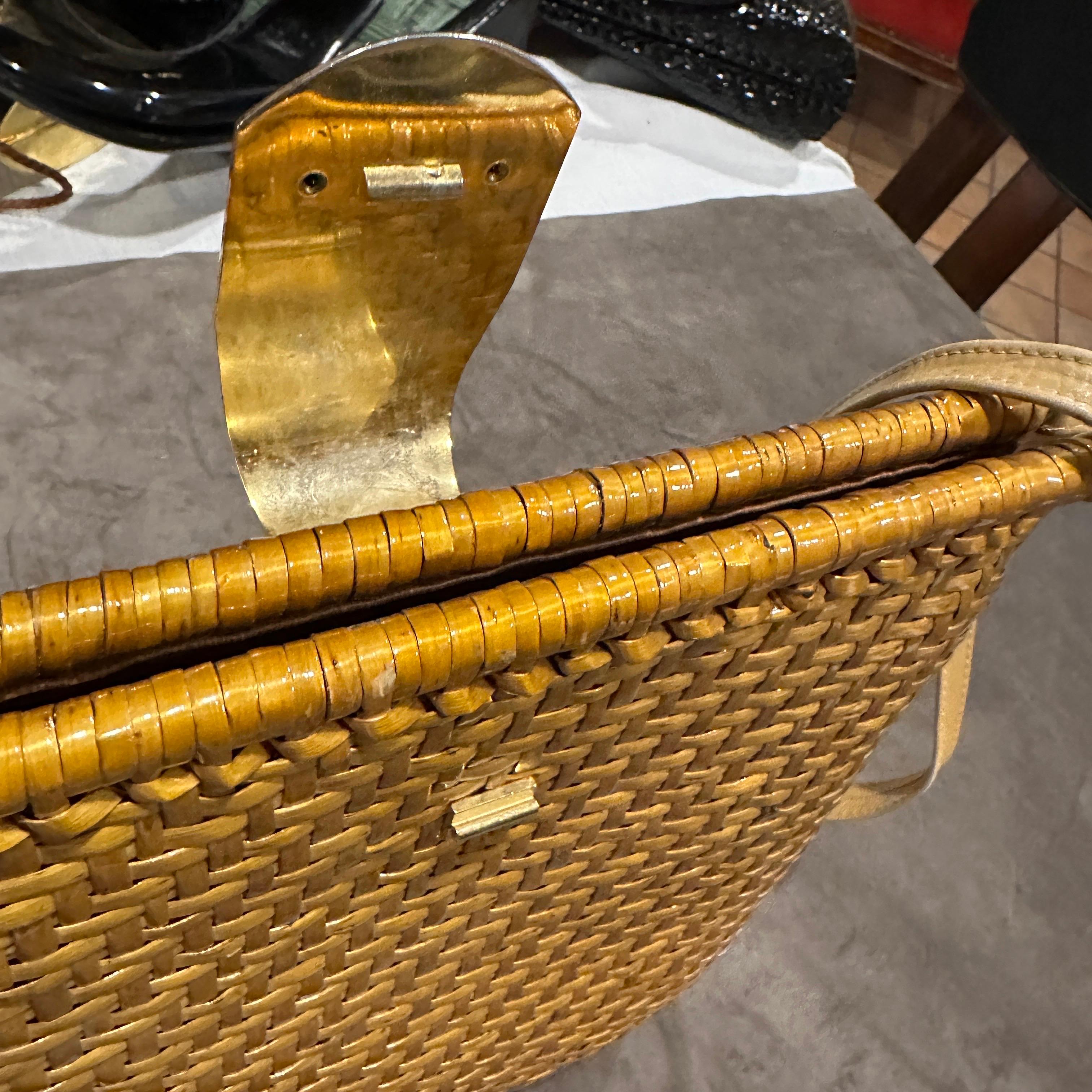 1960s Golden Tone Wicker and Brass Italian Shoulder Bag For Sale 1