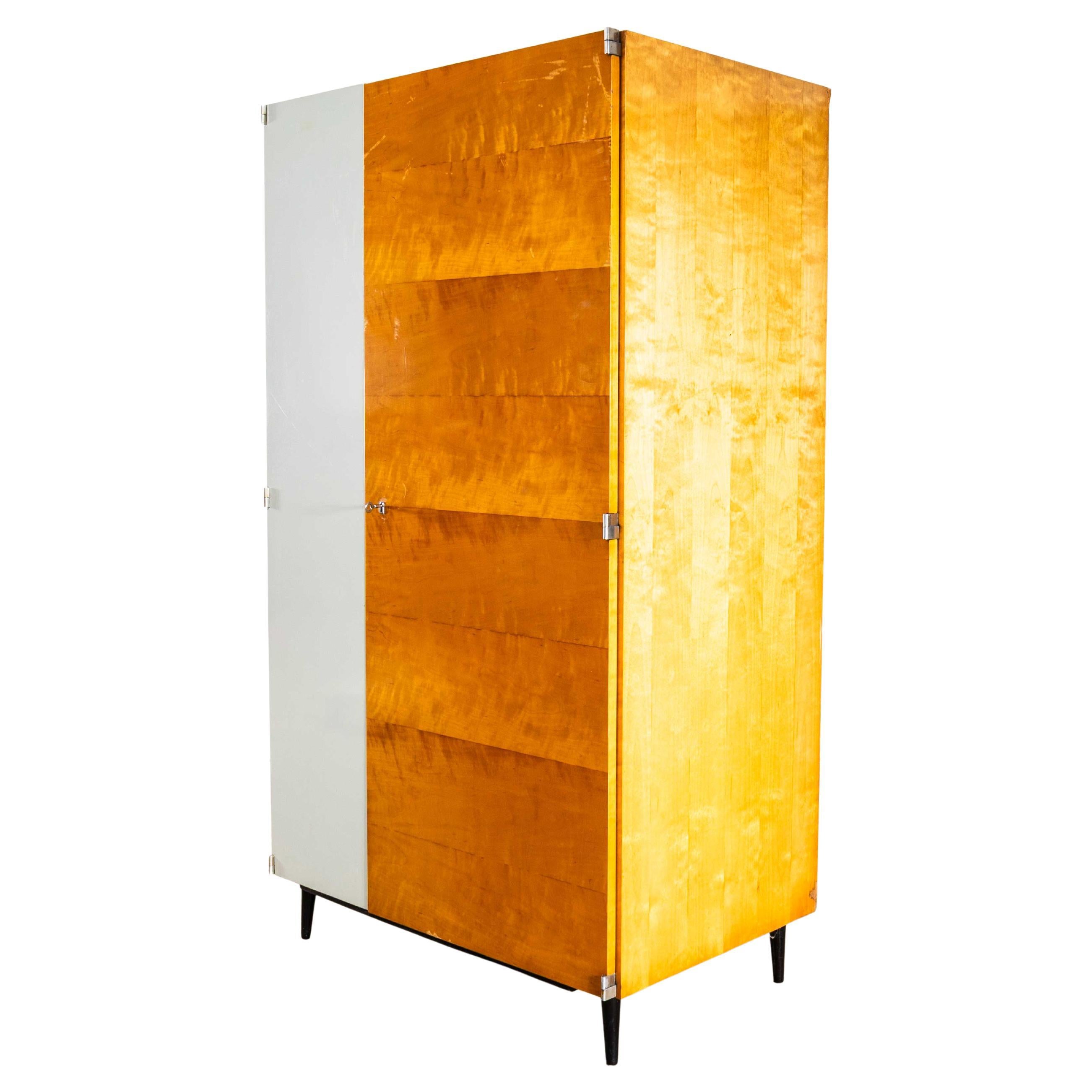 Armadio a ripiani con ante bianche del 1960 di buone dimensioni - Up 
Up Zavody in vendita