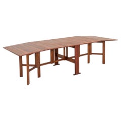 1960 Goran Strand Lelangs Mobelfrabrik "Kungsbacka" Table de salle à manger à piètement en forme de porte, teck