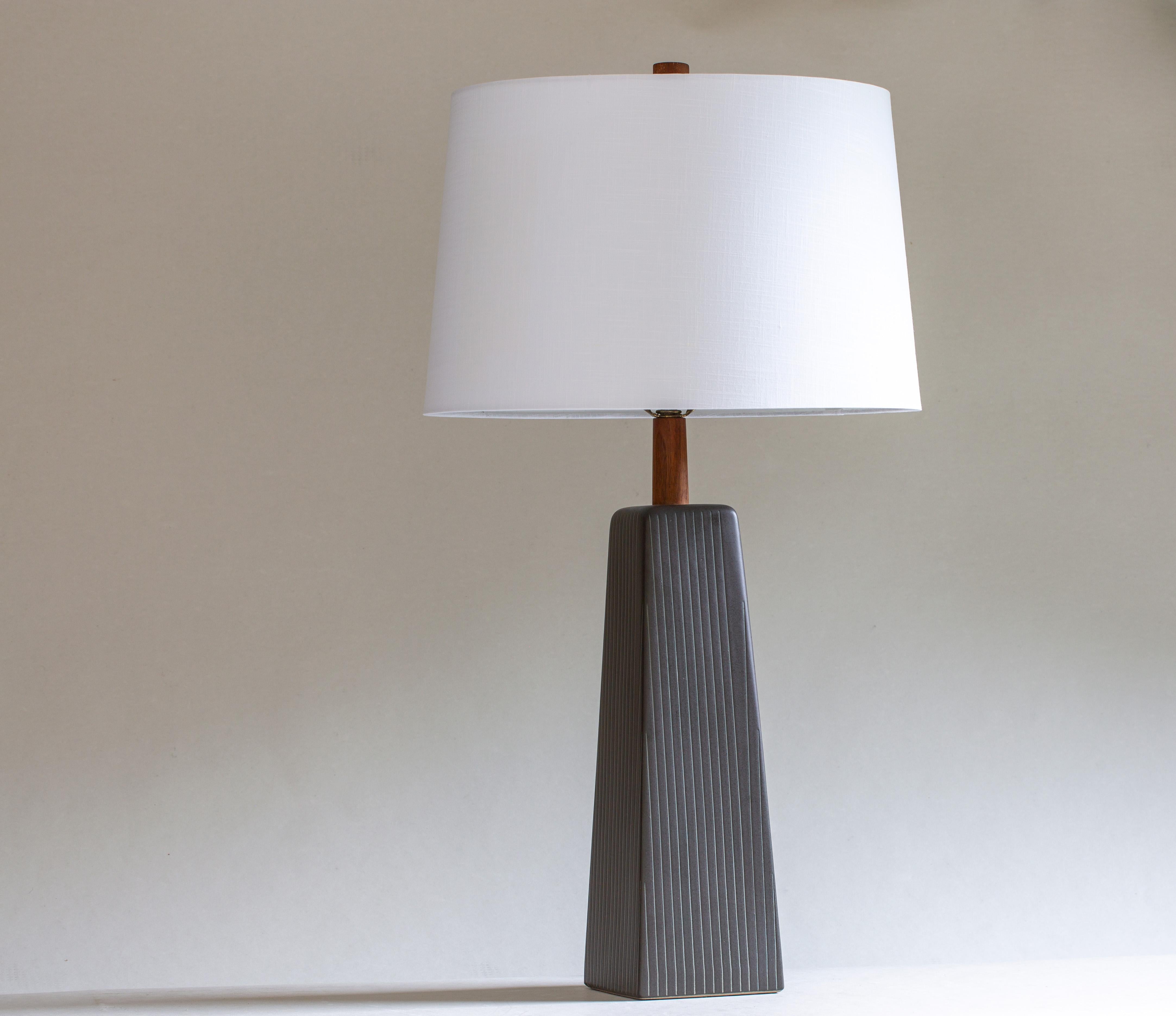 1960s Gordon and Jane Martz Geometric Table Lamp M216 for Marshall Studios Gray In Good Condition For Sale In Virginia Beach, VA
