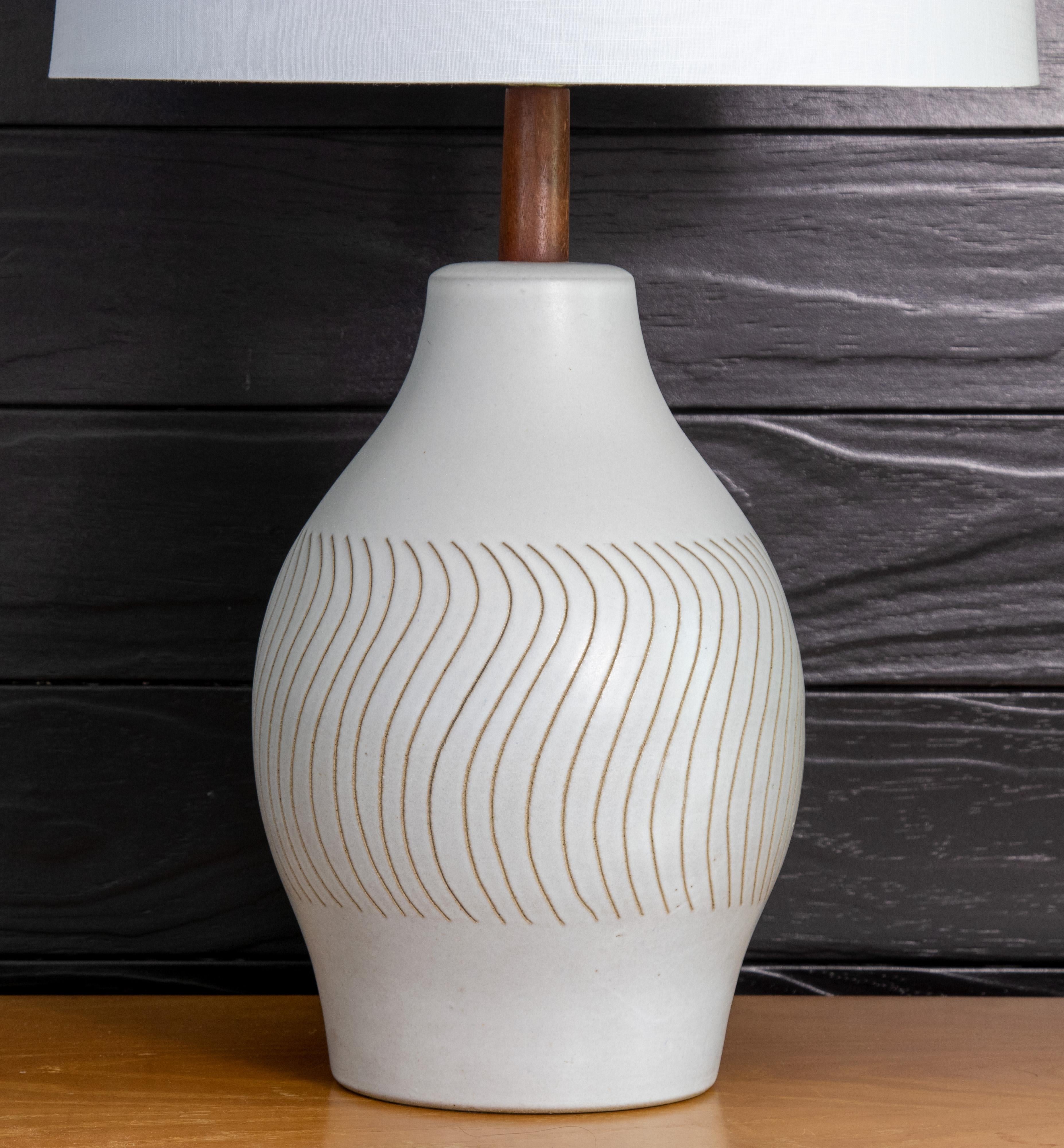 American 1960s Gordon and Jane Martz White Incised Table Lamp M197 for Marshall Studios
