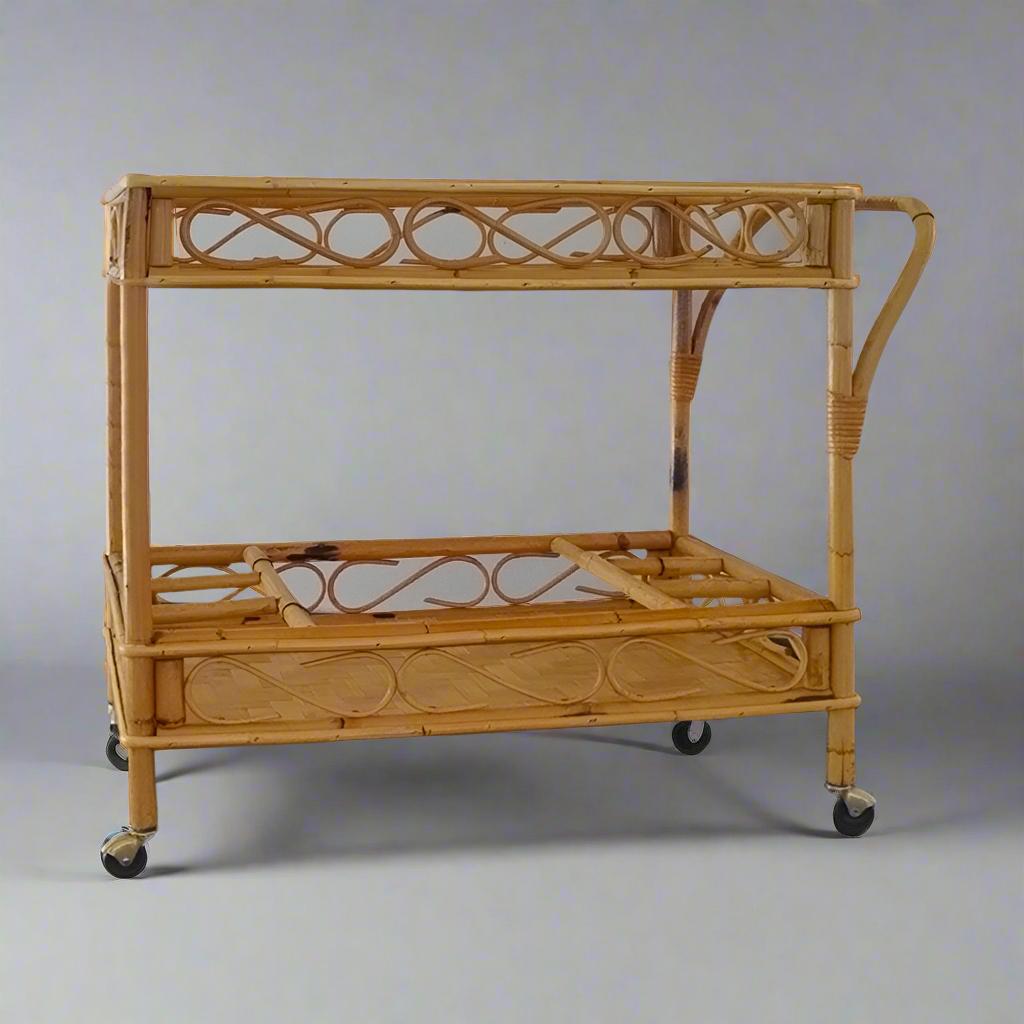 1960s Gorgeous and elegant serving bar cart in bamboo & rattan by Franco Albini. In Excellent Condition For Sale In Milano, IT