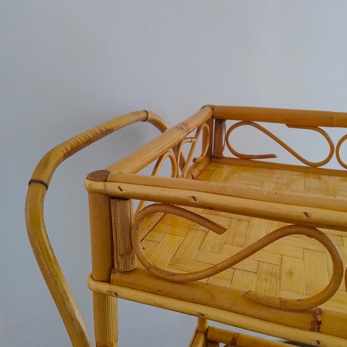 1960s Gorgeous and elegant serving bar cart in bamboo & rattan by Franco Albini. For Sale 1