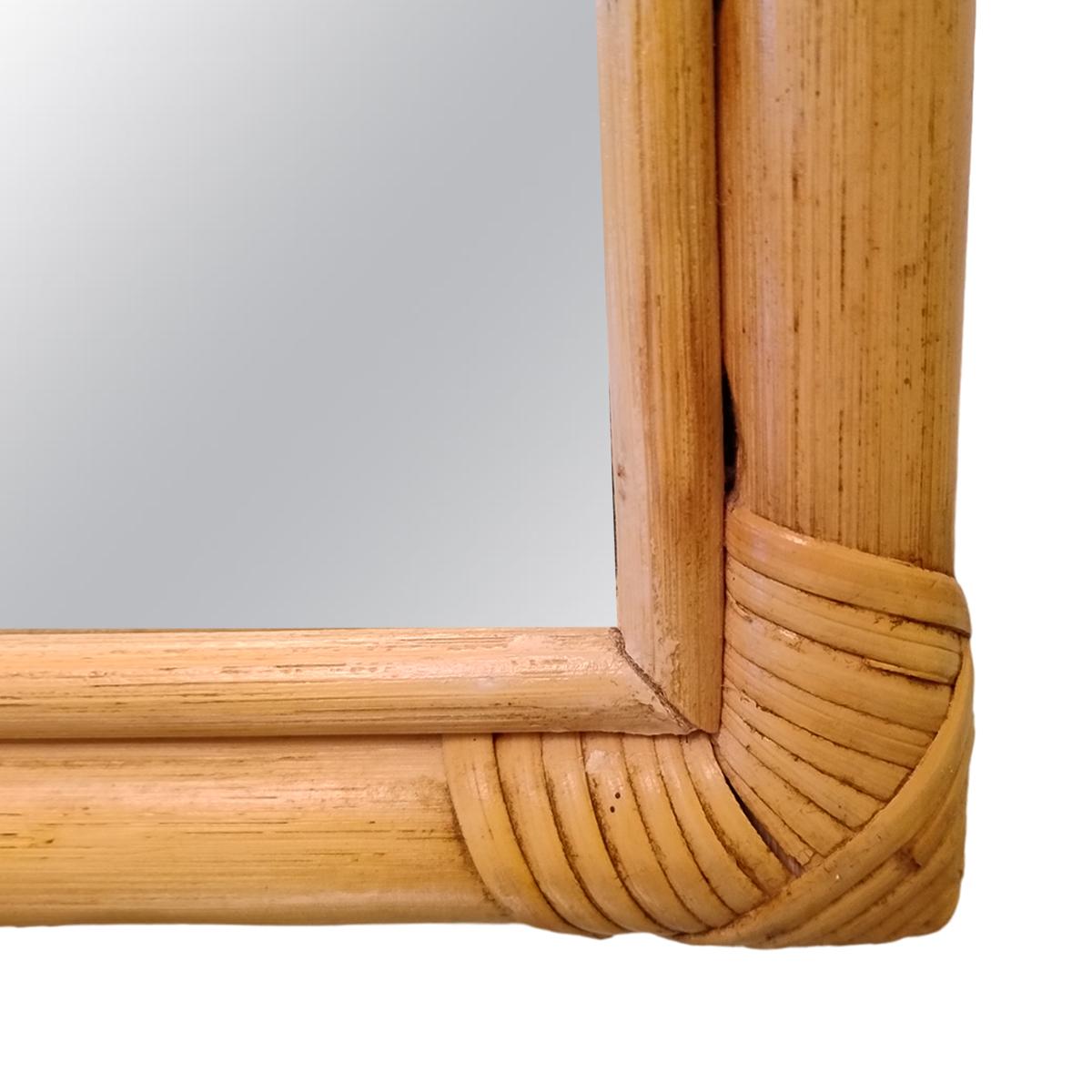1960 Splendido specchio e console in bambù e rattan. Prodotto in Italia In condizioni buone in vendita a Milano, IT