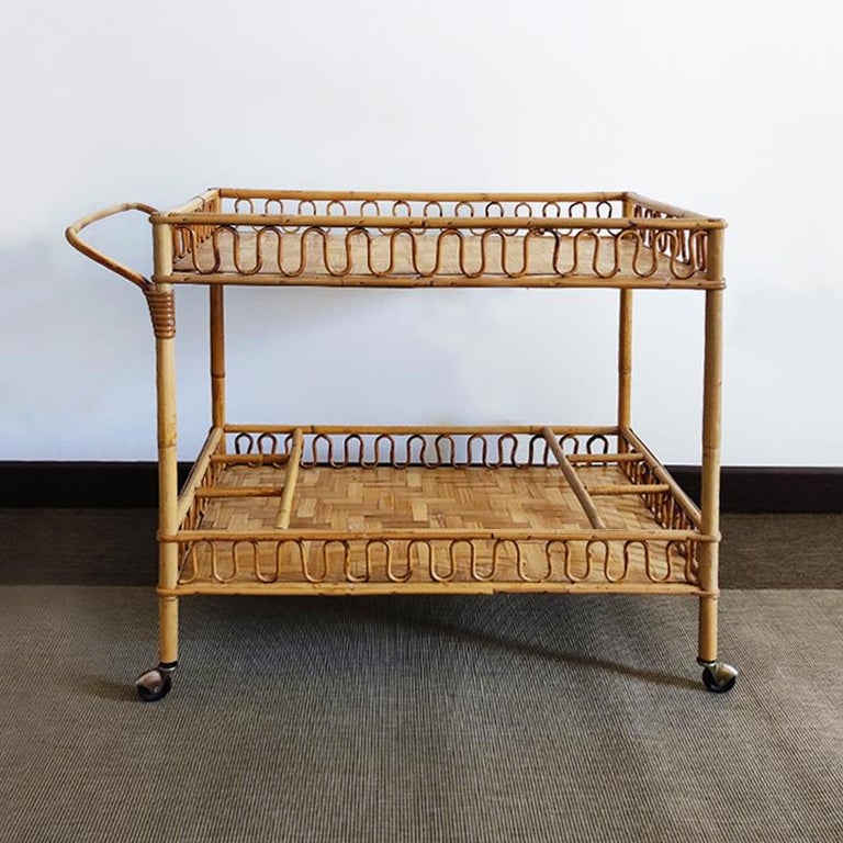 1960s Gorgeous and elegant serving bar cart in bamboo & rattan by Franco Albini. The structure featuring two shelves, the lower one features six bottle holders. Made in Italy. The cart is in very good condition.
27,55