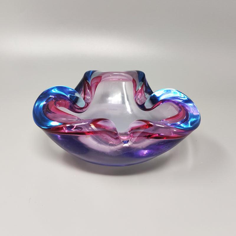 Gorgeous blue and pink catchall by Flavio Poli in Murano sommerso glass. Made in italy
The item is in excellent condition.
Dimensions:
Diameter 6,29