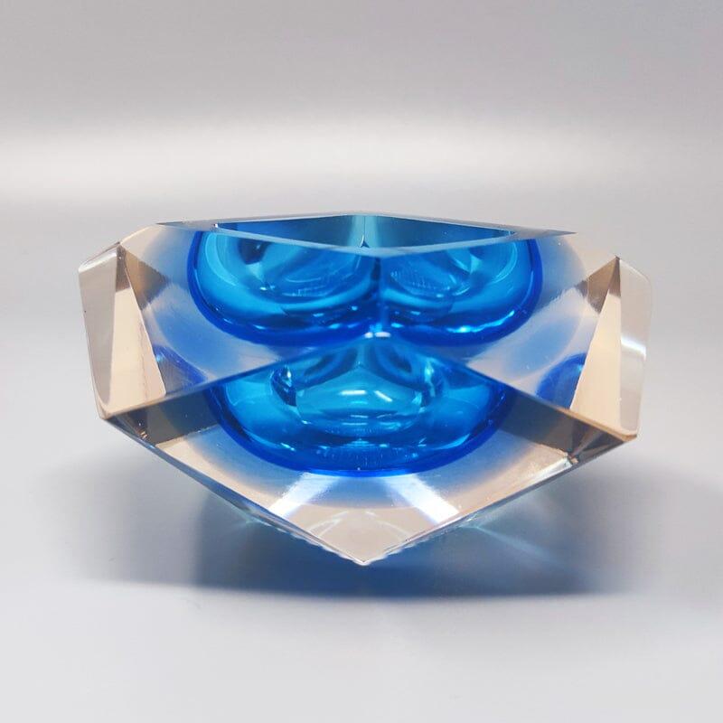 1960s Gorgeous blue ashtray or catchall by Flavio Poli for Seguso in Murano sommerso glass. Made in Italy. So rare to find it in this color.
The item is in excellent condition.
Dimensions:
5,11 diameter x 2,75 H inches
cm 13 diameter x cm 7 H
