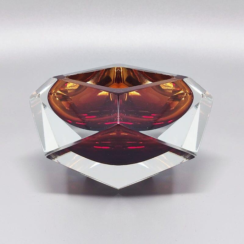 1960s Gorgeous brown ashtray or catchall by Flavio Poli for Seguso in Murano sommerso glass. Made in Italy
The item is in good condition.
Dimensions:
5.51