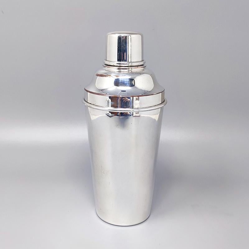1960s Gorgeous cocktail shaker by P.H.V in stainless steel. Made in England.
Few signs of aging on it but however it's in excellent condition. This cocktail shaker is a piece of art. it's signed at the bottom,
Dimensions
diam 3,14