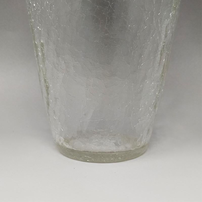 Milieu du XXe siècle Magnifique shaker à cocktail en verre craquelé des années 1960. Fabriquée en Italie en vente
