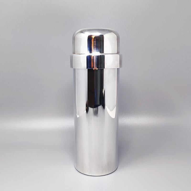 1960s Gorgeous Cocktail Shaker in Silver Plated by P.M. Made in Italy
This cocktail shaker is a piece of art. It's signed at the bottom and is in excellent condition.
Dimension:
diam 3,54