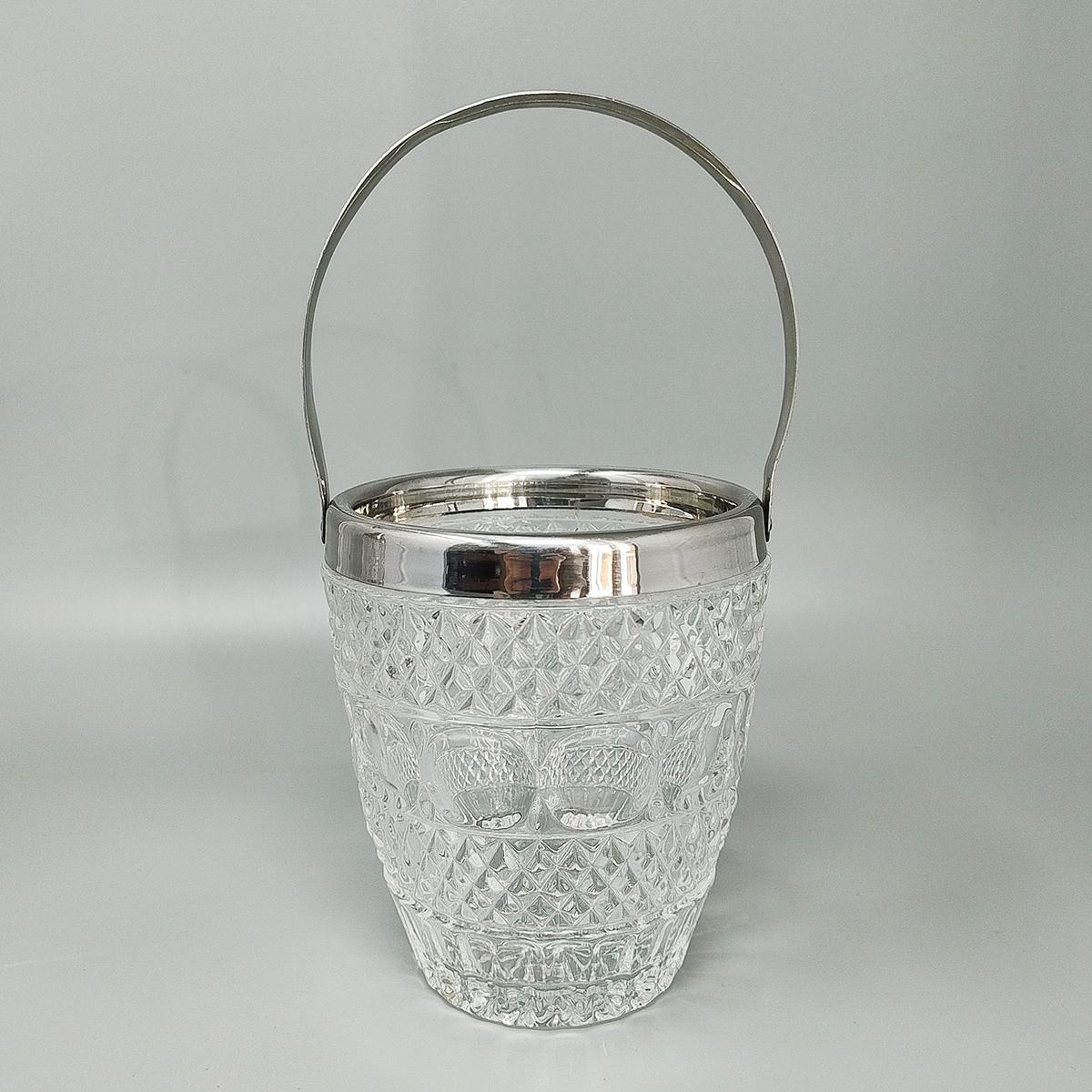 1960 Preciosa Coctelera de Cristal Tallado con Cubitera Fabricada en Italia mediados del siglo XX