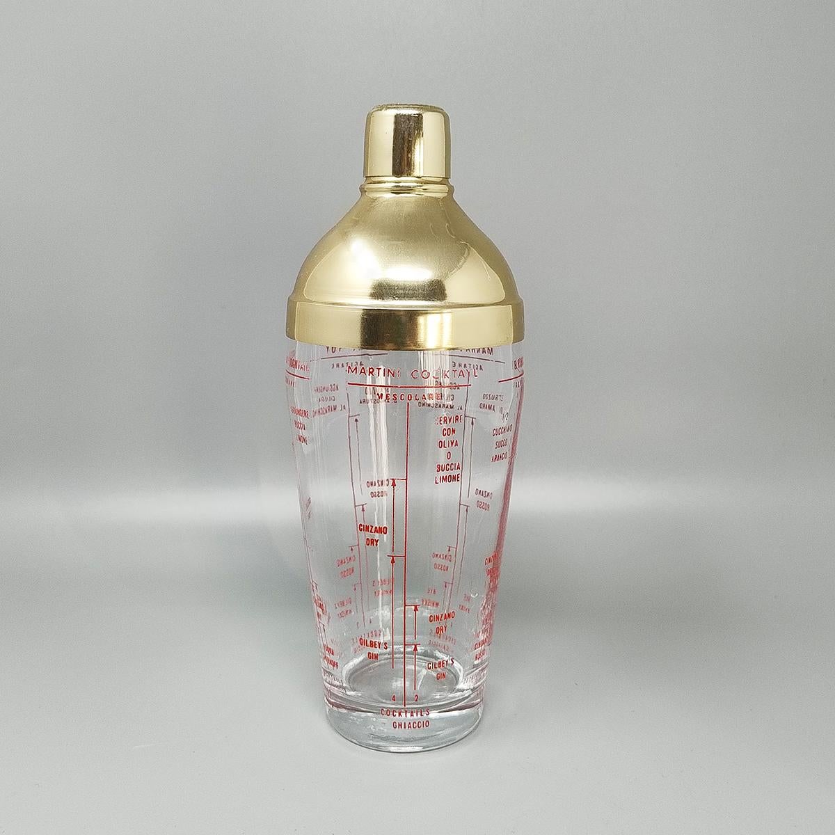 Splendido Shakers da cocktail in vetro degli anni '60... Prodotto in Italia, in ottime condizioni.
Dimensione
diametro 3,54 x 9,05 H. pollici
diametro cm 9 x cm 23