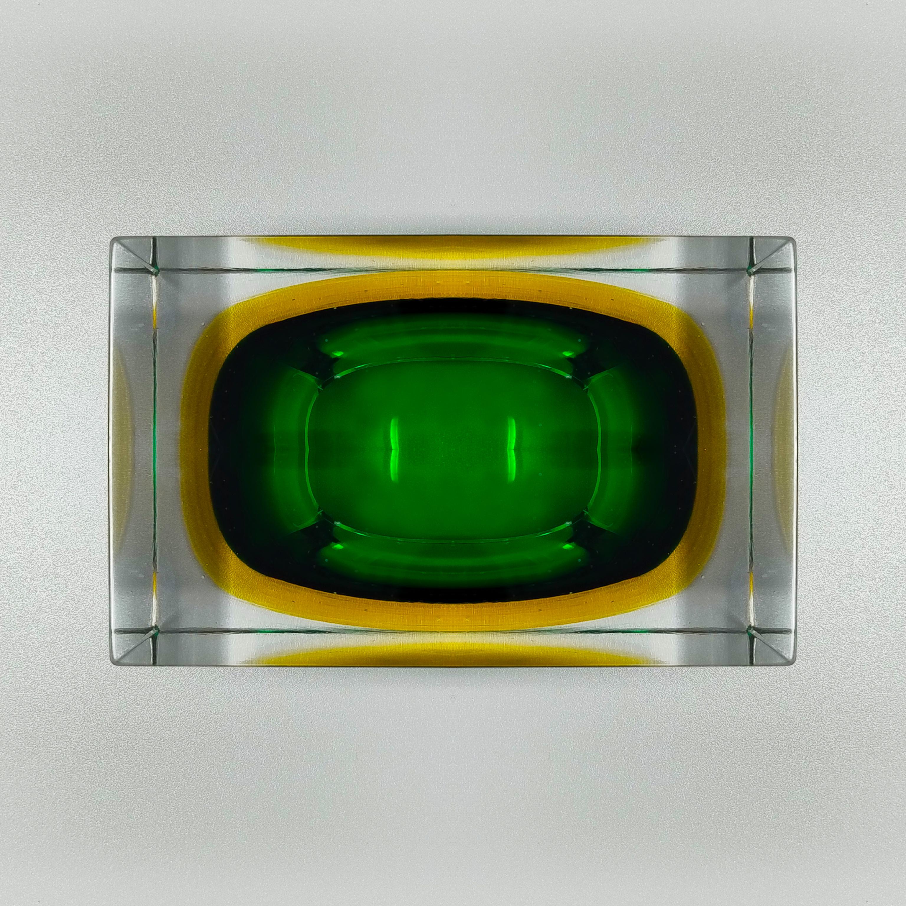 Magnifique cendrier ou attrape-tout rectangulaire vert et jaune des années 1960 par Flavio Poli  Excellent état à Milano, IT