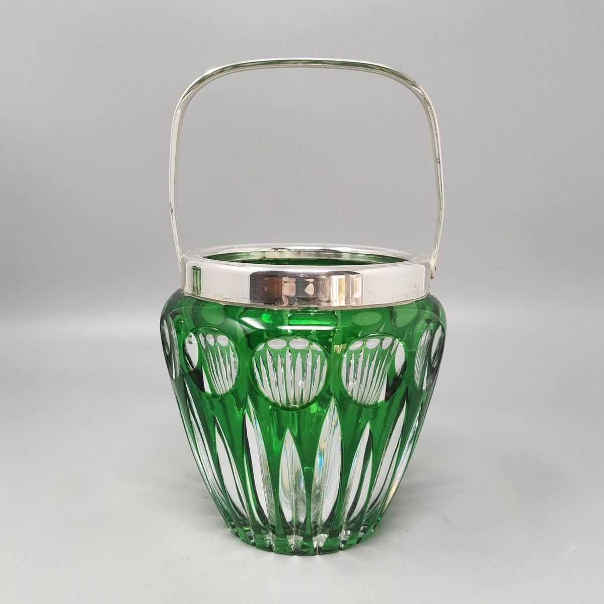 Metà XX secolo 1960 Gorgeous Green Bohemian Cut Crystal Cocktail Shaker With Ice Bucket.