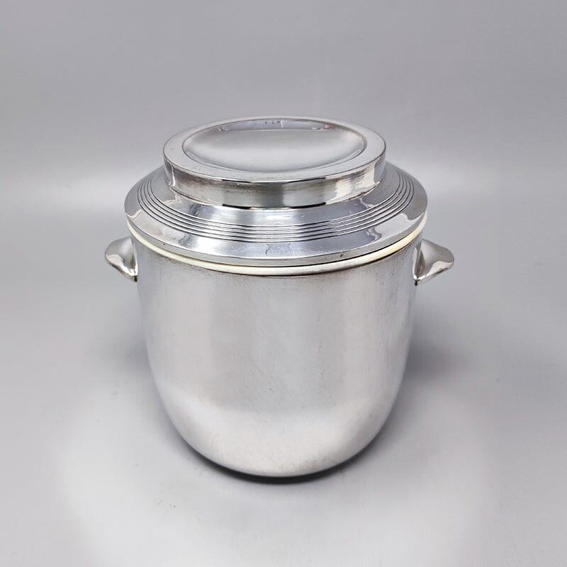 1960s Gorgeous Ice Bucket in Silver Plated. Made in Italy. The item is in excellent condition.
Dimension:
diameter 6,69 x 6,69 H inches
diameter 17 cm x cm 17 H