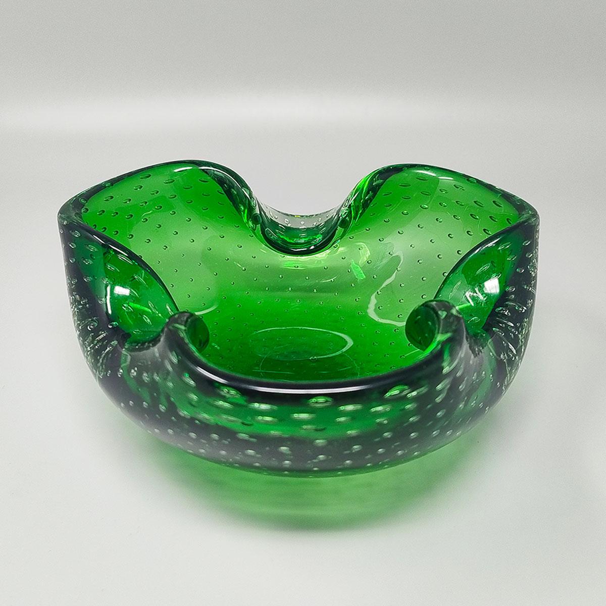Precioso cenicero o recogedor verde de los años 60, de Flavio Poli para Seguso. Hecho en Italiano en venta