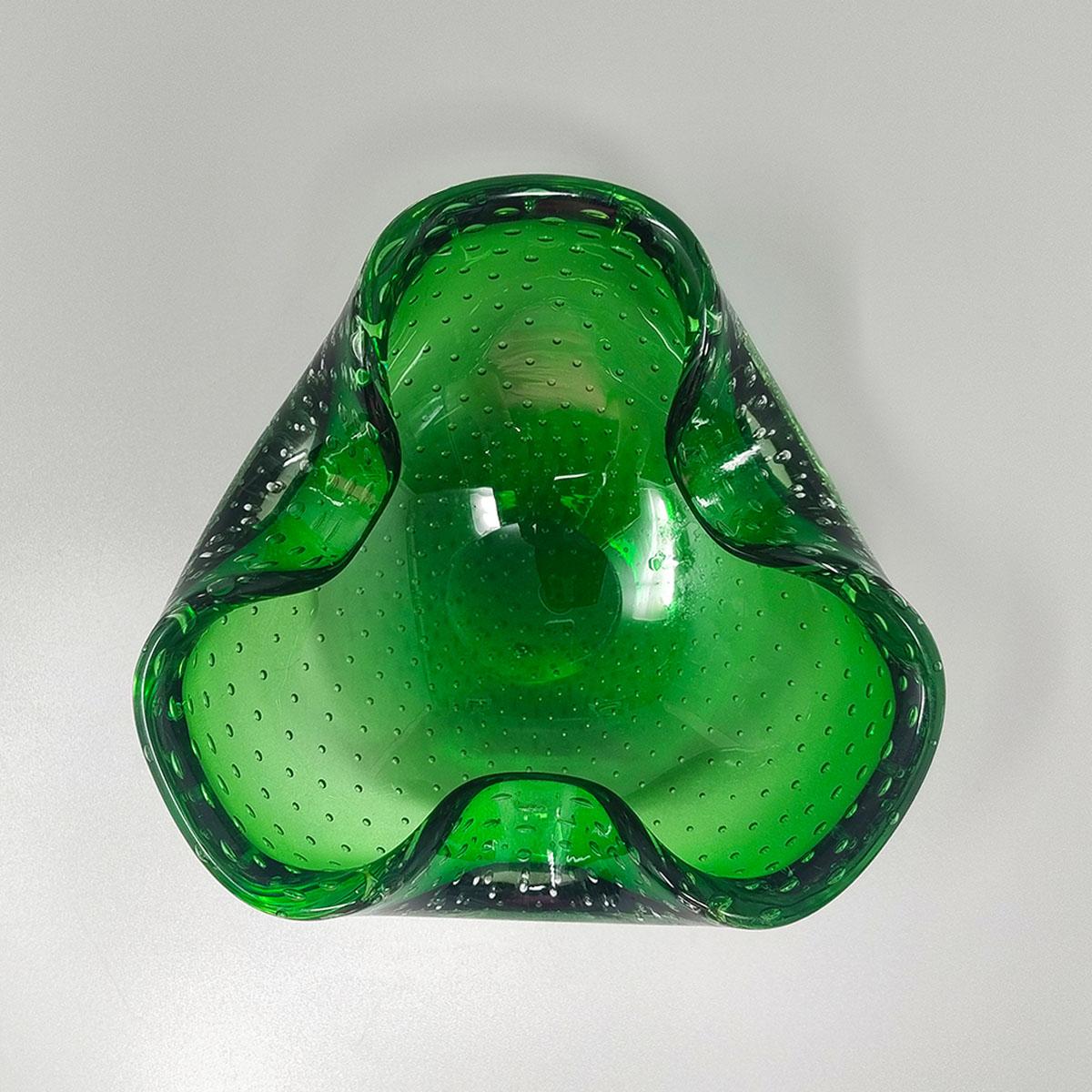 Precioso cenicero o recogedor verde de los años 60, de Flavio Poli para Seguso. Hecho en en Excelente estado para la venta en Milano, IT