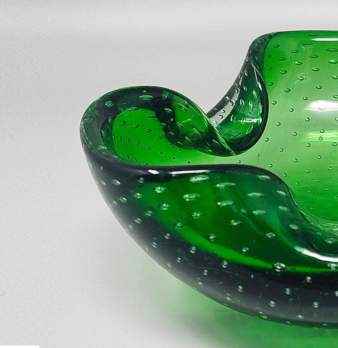 Precioso cenicero o recogedor verde de los años 60, de Flavio Poli para Seguso. Hecho en mediados del siglo XX en venta