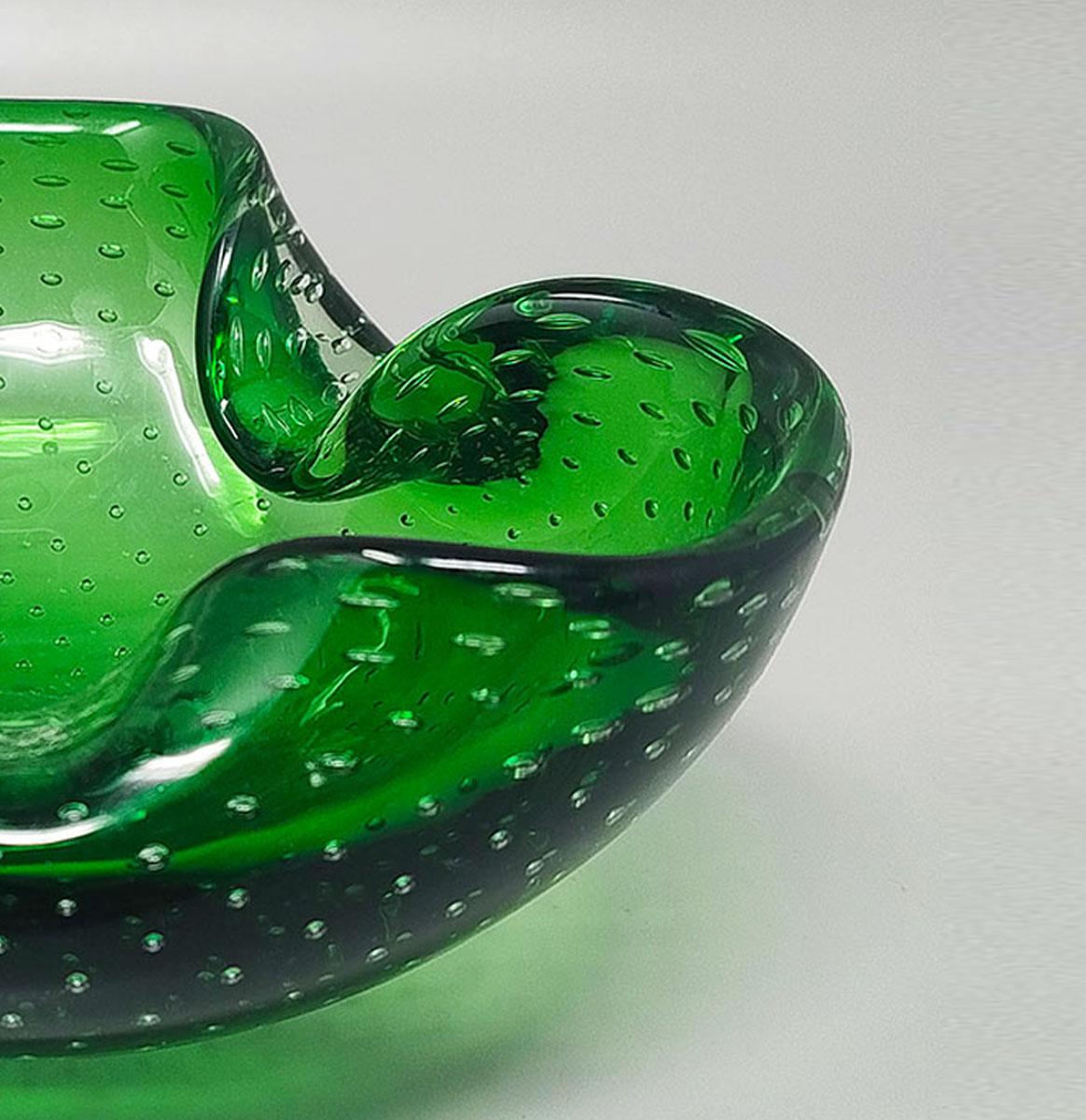 Precioso cenicero o recogedor verde de los años 60, de Flavio Poli para Seguso. Hecho en Cristal de Murano en venta