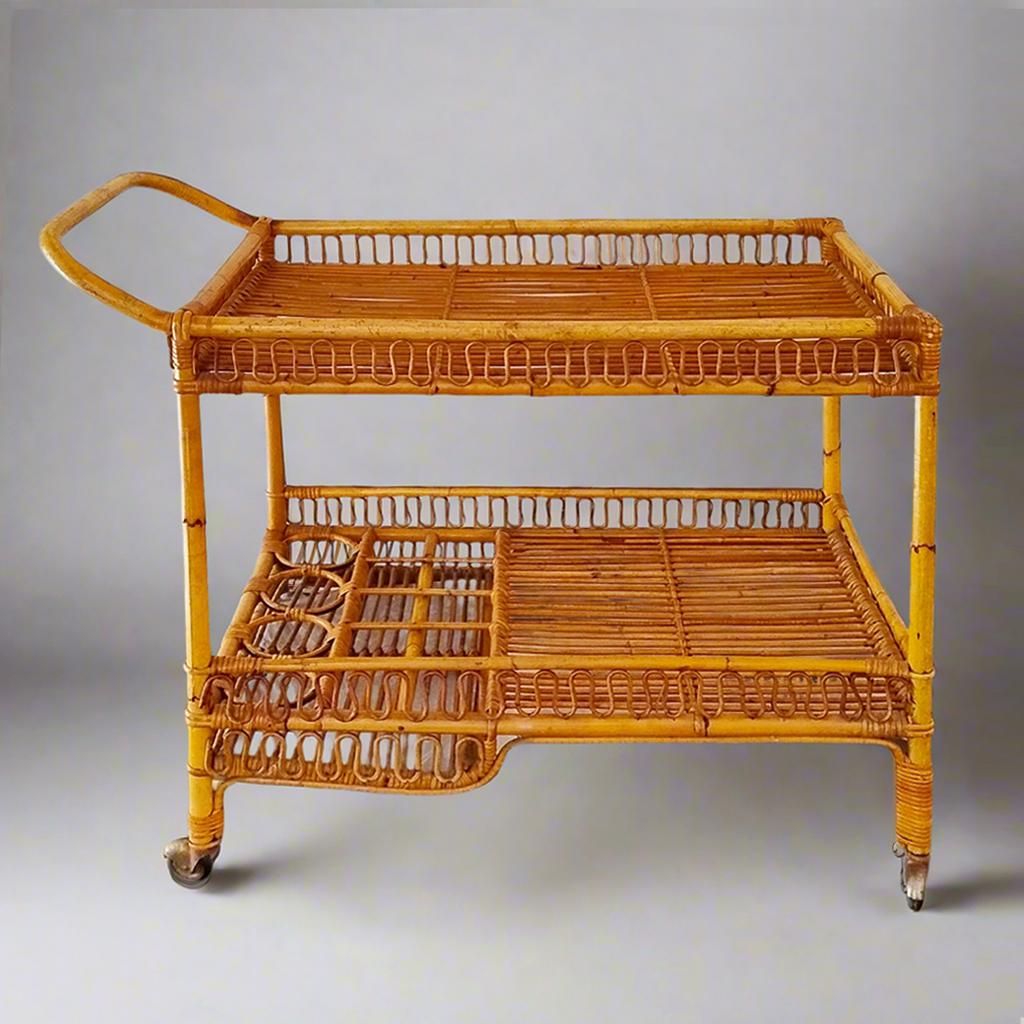 1960s Gorgeous and elegant serving bar cart in bamboo & rattan by Franco Albini. The structure featuring two shelves, the lower one features four bottle holders. Made in Italy. The cart is in excellent condition
37,40 x 19,68 x 29,52 H inches
cm 95