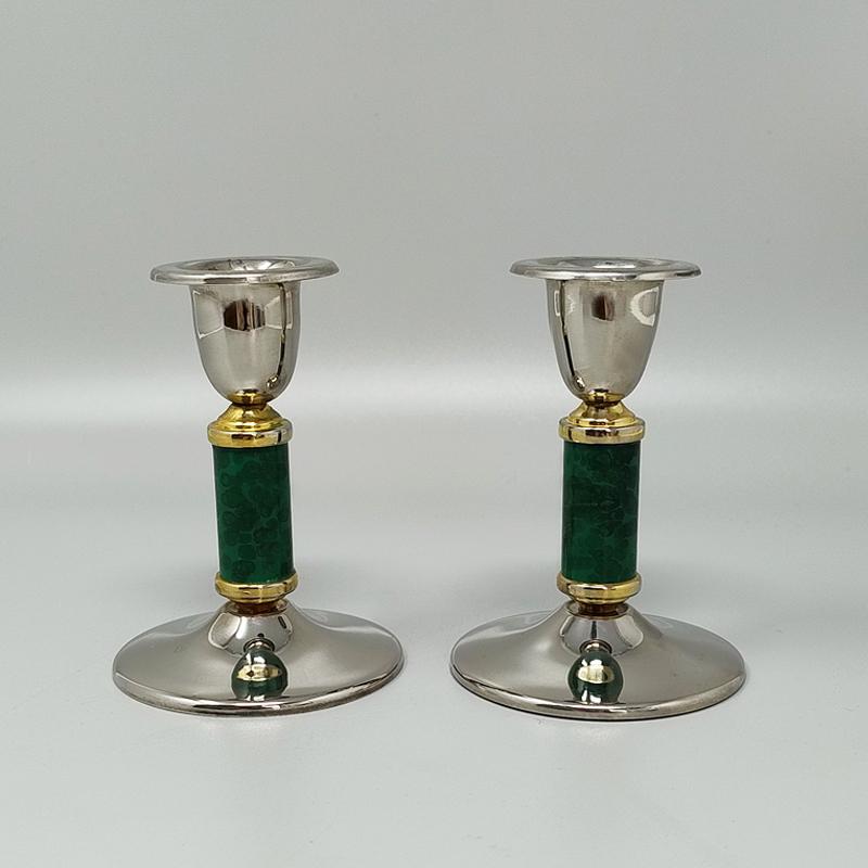 1960 Splendida coppia di portacandele verdi in metallo e ottone. Prodotto in Francia. Così unico.
Gli articoli sono in ottime condizioni.
Dimensioni:
diametro 3,14 x 4,33 H. pollici
diametro cm 8 x cm 11 H.