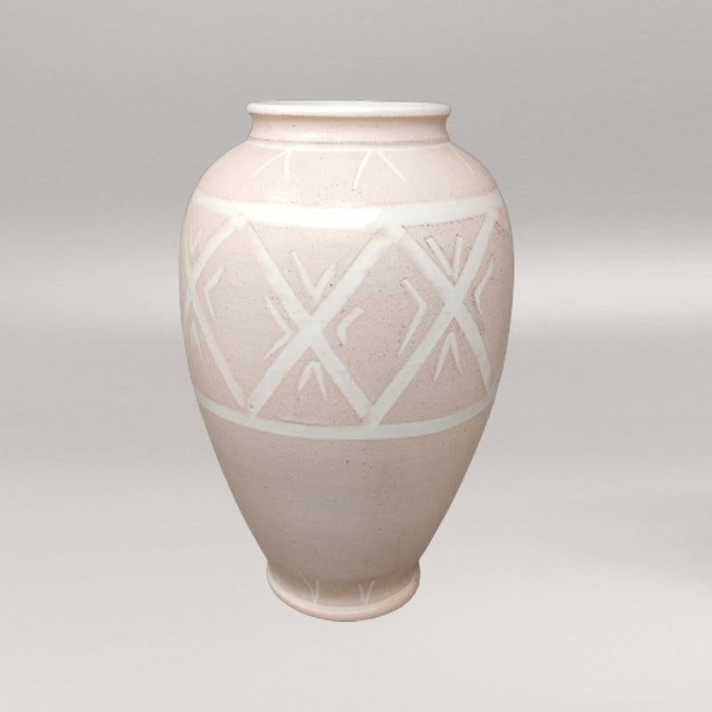 1960s Gorgeous pink vase in Ceramic by Deruta. Handmade Made in Italy. It's in excellent condition.
Measures: Diameter 6,29