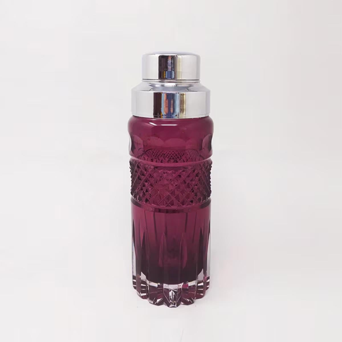 1960 Gorgeous Purple Bohemian Cut Glass Cocktail Shaker. Made in Italy in ottime condizioni.
Dimensione
diametro 3,14 x 8,66 H. pollici
diametro cm 8 x cm 22