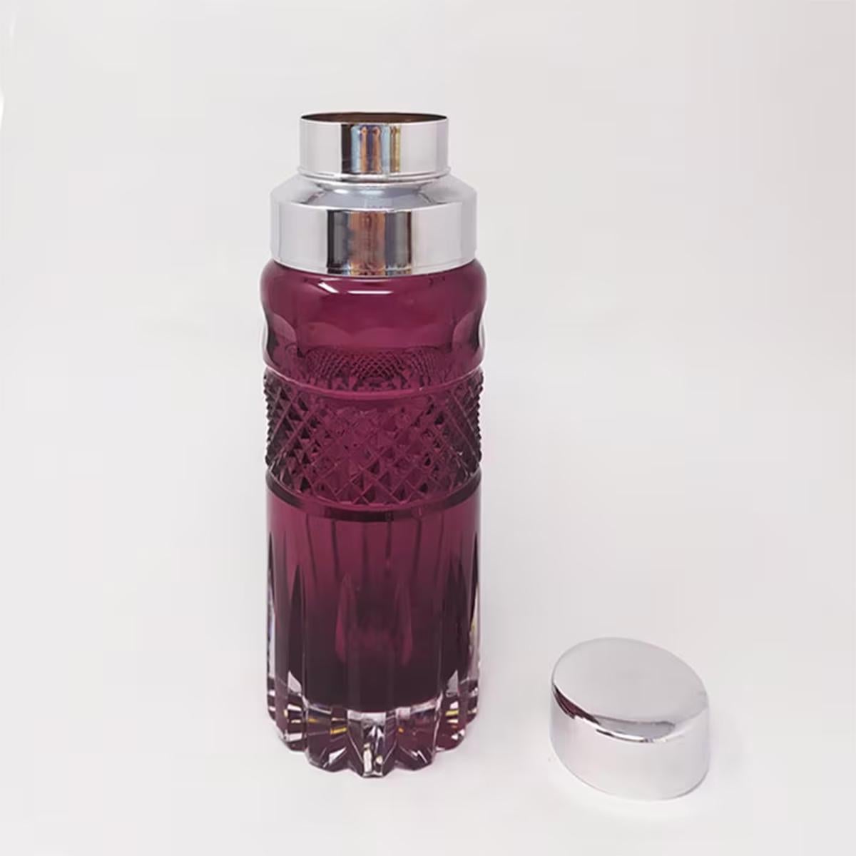 Mid-Century moderno 1960 Gorgeous Purple Bohemian Cut Glass Cocktail Shaker. Prodotto in Italia in vendita