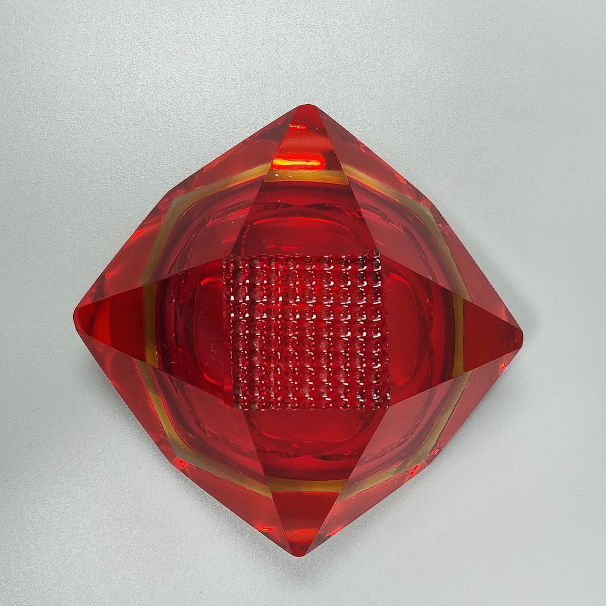 Anni '60 Splendido posacenere o portacenere rosso e giallo di Flavio Poli per Seguso. In condizioni ottime in vendita a Milano, IT