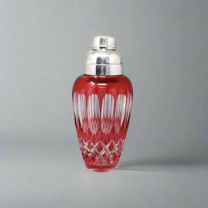 1960s Gorgeous bohemian red cut crystal cocktail shaker. Fabriqué en Italie en excellent état.
Dimension
diamètre 3,54 x 8,66 H pouces
diamètre cm 9 x cm 22.