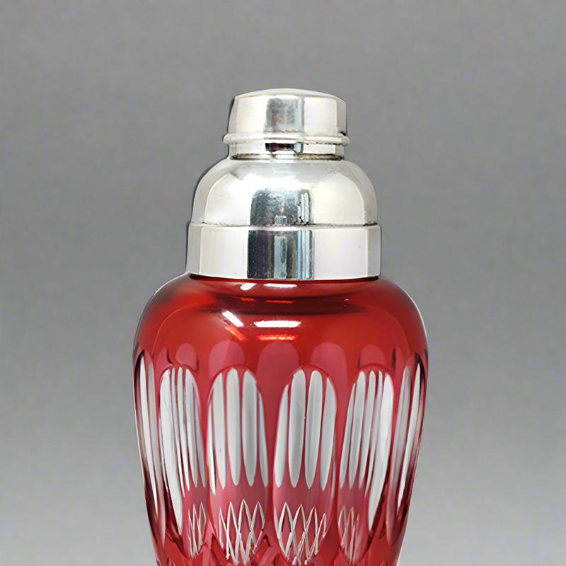 Superbe shaker à cocktail en cristal rouge de Bohème des années 1960, fabriqué en Italie Excellent état à Milano, IT