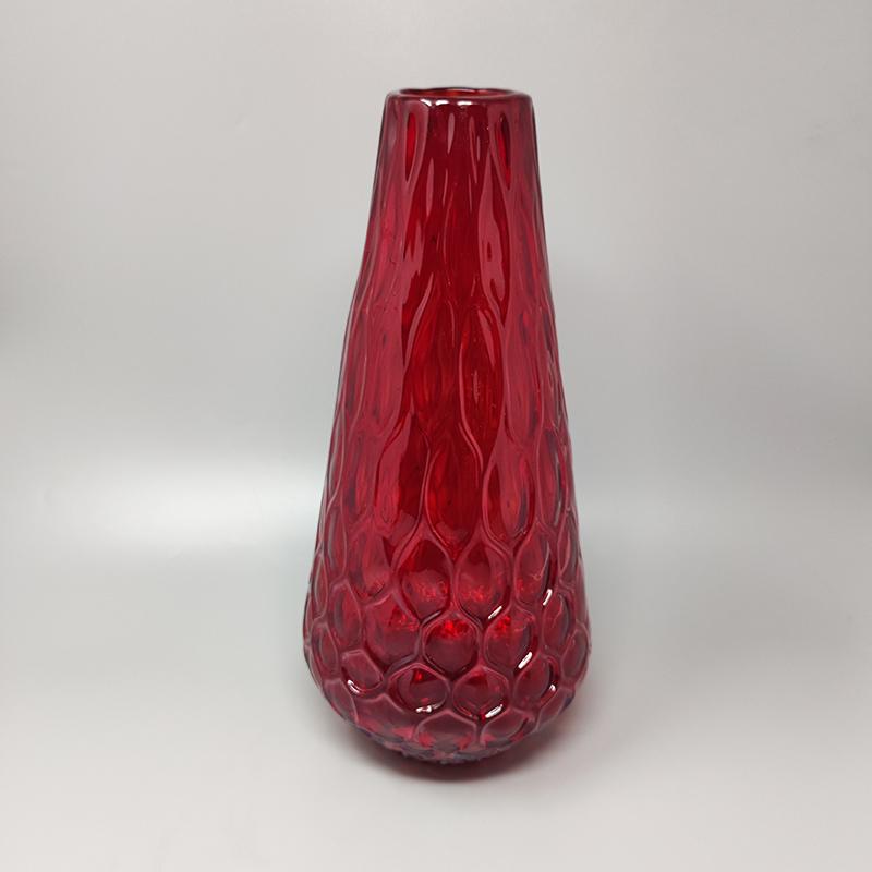 Années 1960 Magnifique vase rouge de Ca dei Vetrai en verre de Murano.
 Pas facile de le trouver dans ces couleurs. L'article est en excellent état.

Dimension :
diam 7.87