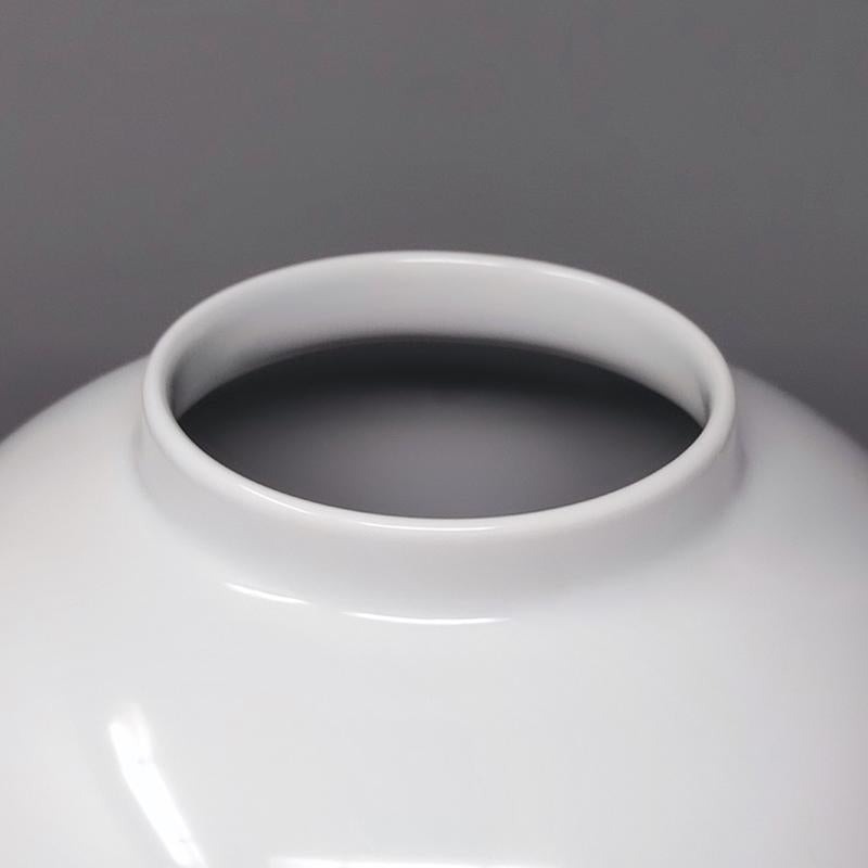 italien Magnifique vase en porcelaine de Limoges des années 1960, fait à la main, fabriqué en France en vente
