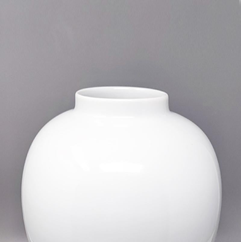 Magnifique vase en porcelaine de Limoges des années 1960, fait à la main, fabriqué en France Excellent état - En vente à Milano, IT