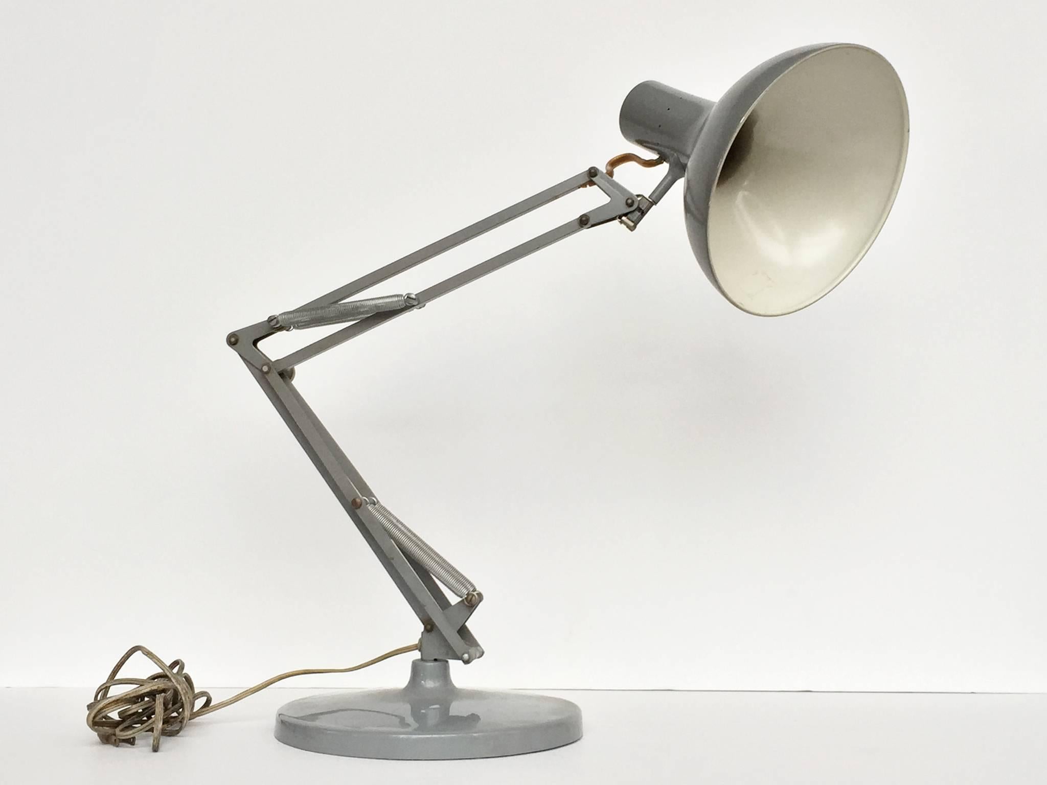 articulating desk lamp