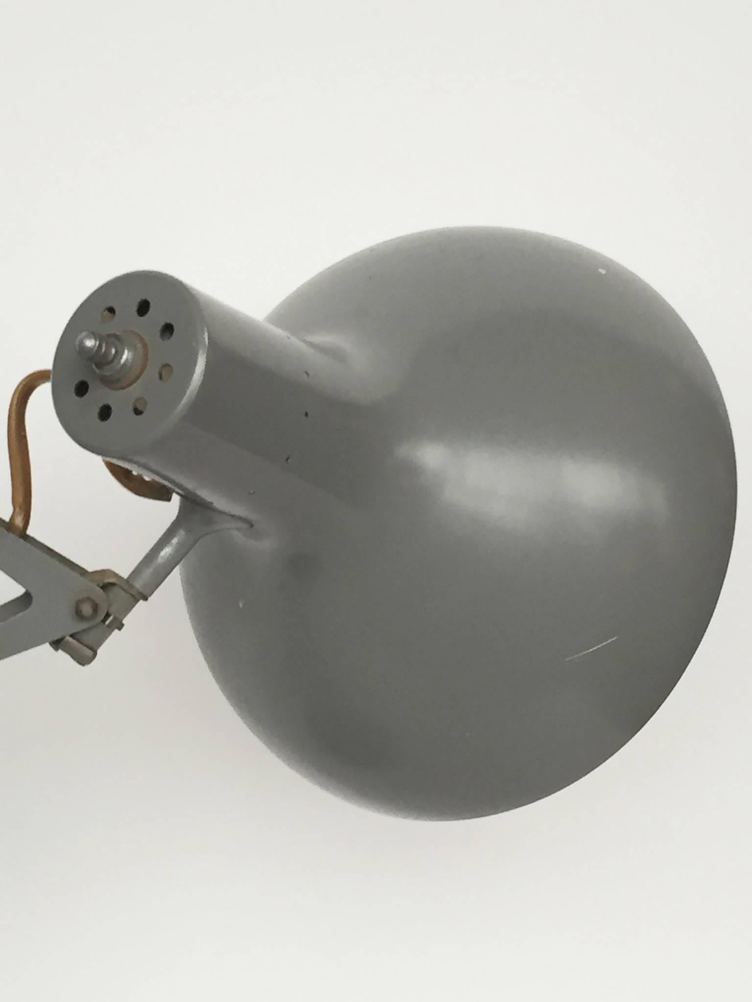 Lacquered 1960s Gray Articulated Industrial Desk Lamp by Luxo Lamp Corp