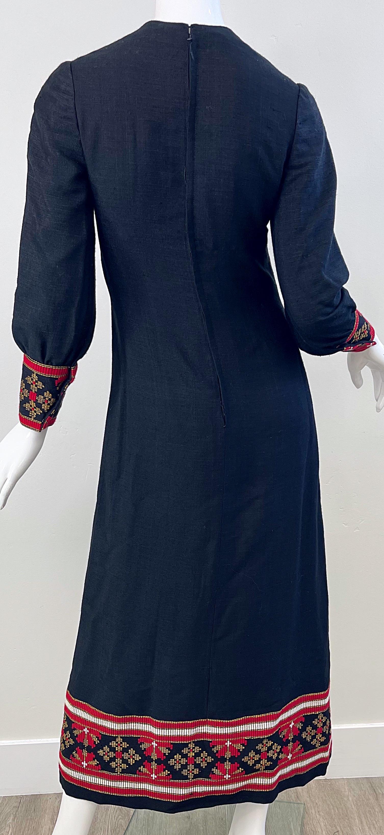 1960er Jahre Griechisch Levantis Athen Schwarz Rot Leinen Vintage 60s Besticktes Maxikleid im Angebot 5