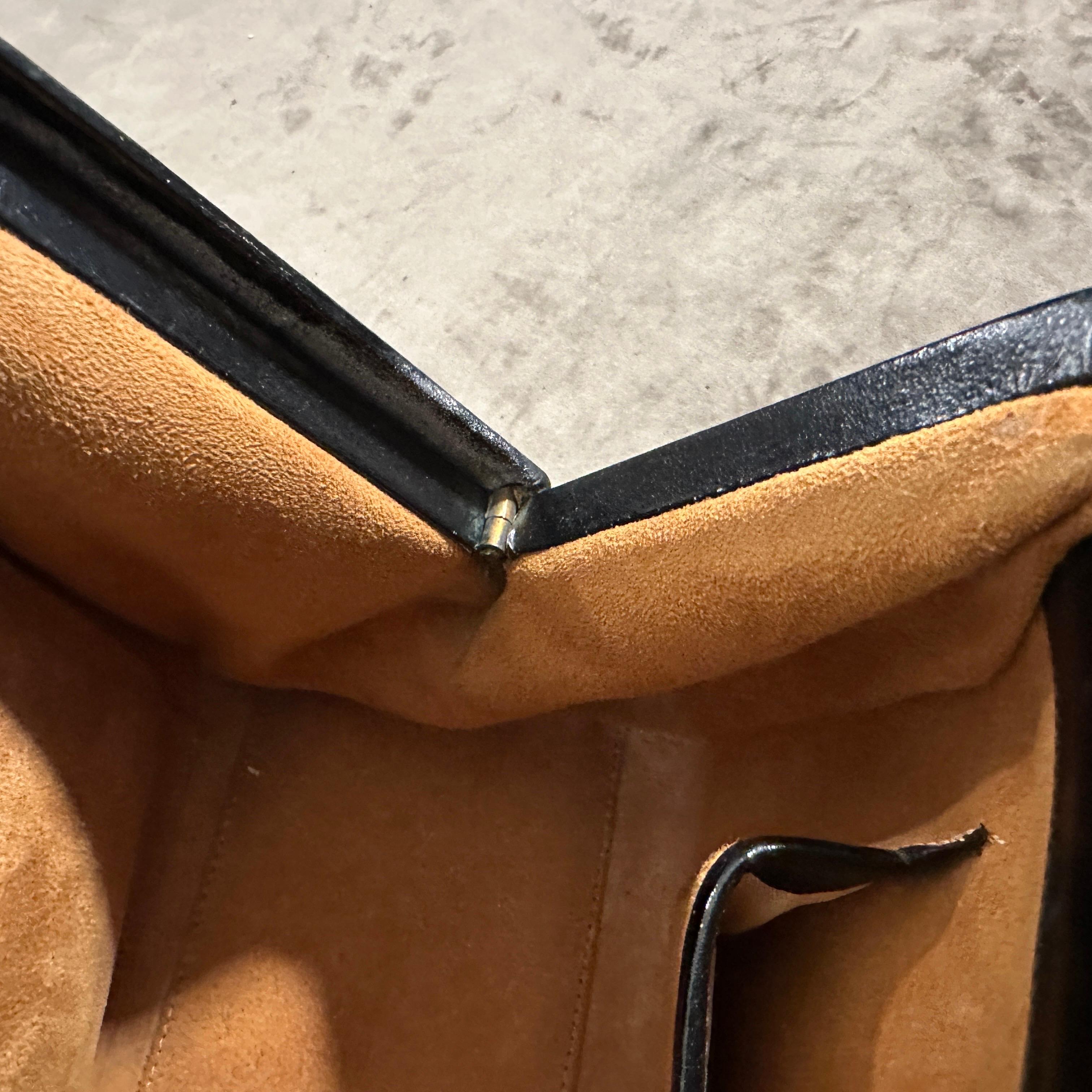 1960s Green and Brown Suede and Black Leather Italian Top Handle Bag en vente 2