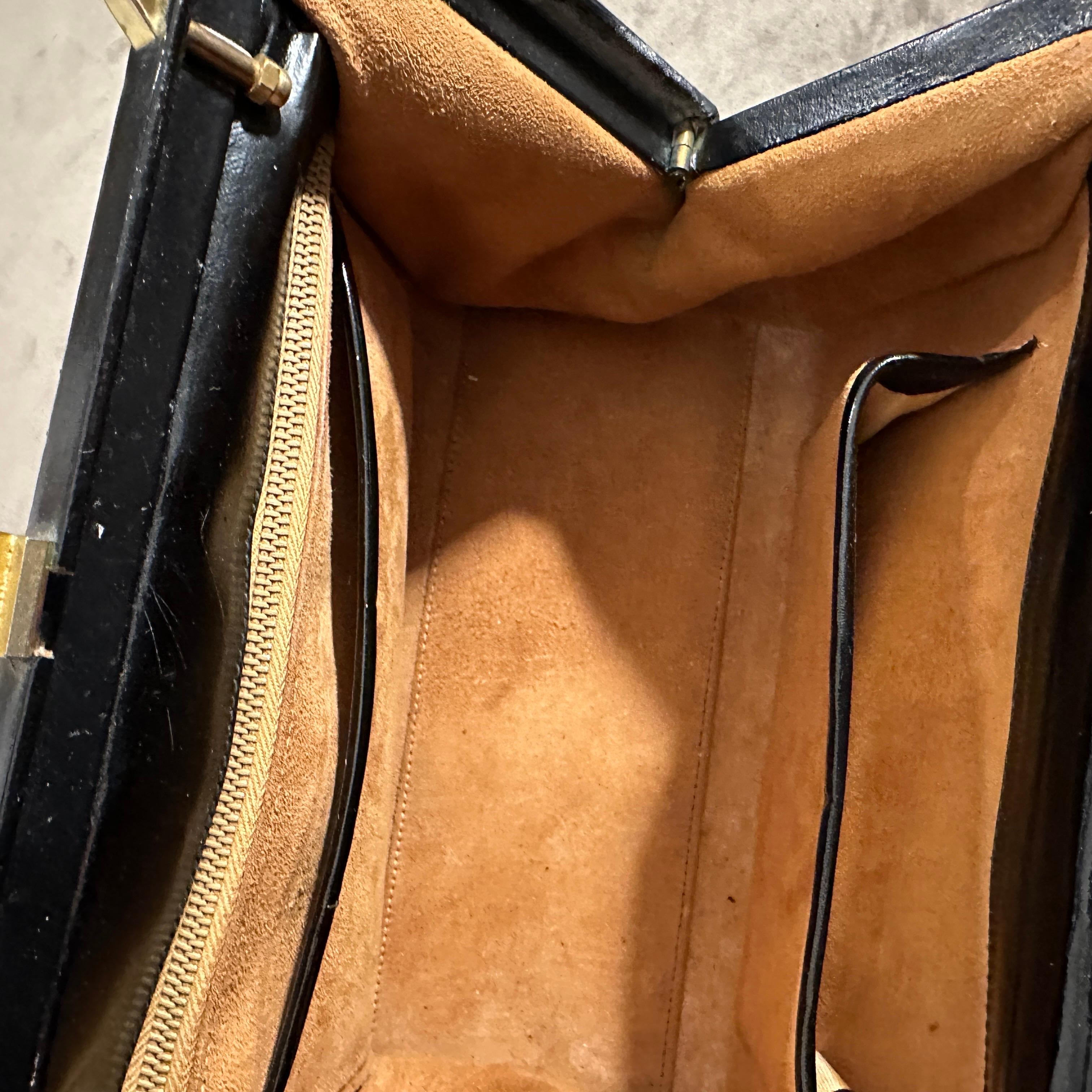 1960s Green and Brown Suede and Black Leather Italian Top Handle Bag en vente 4