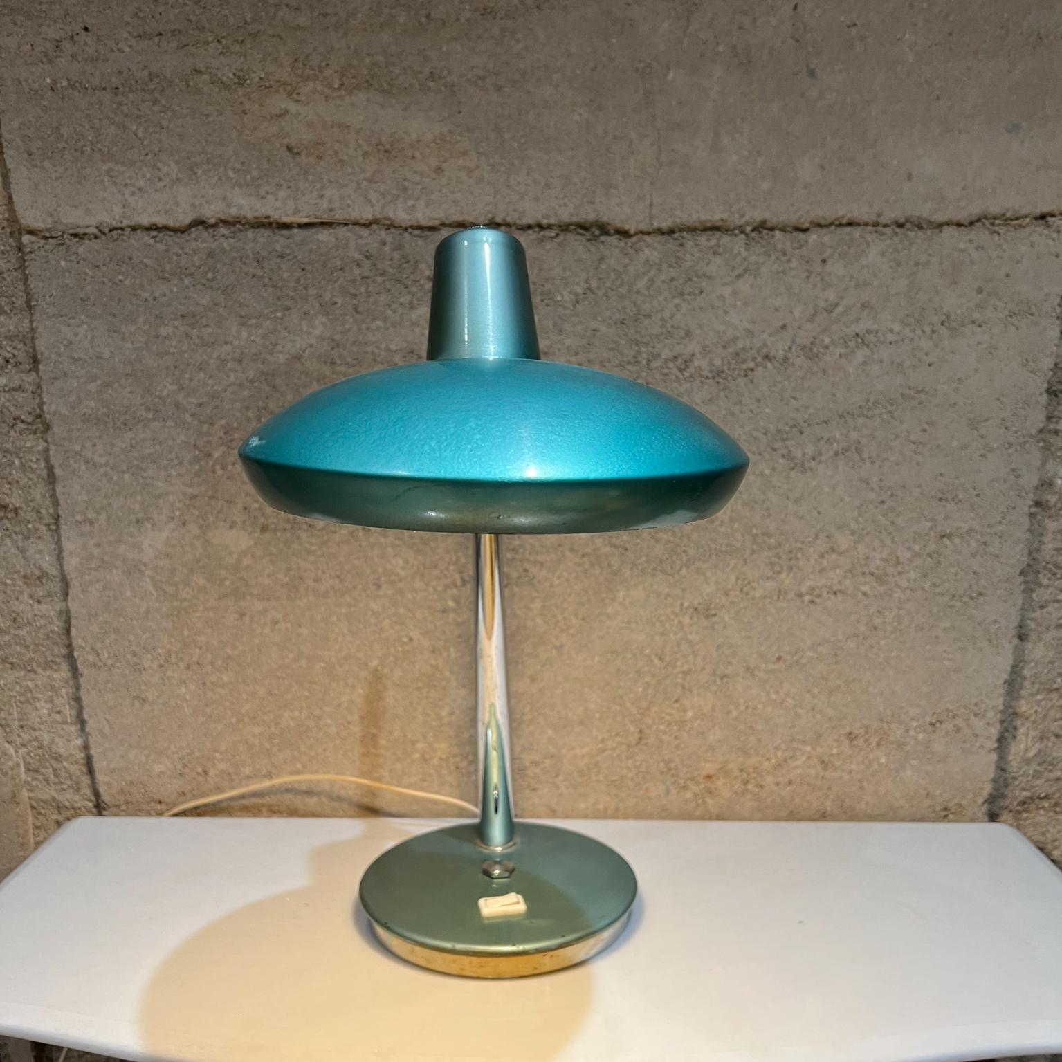 1960s Green Desk Lamp Space Age Boomerang Style of Luis Pérez de la Oliva Fase For Sale 5