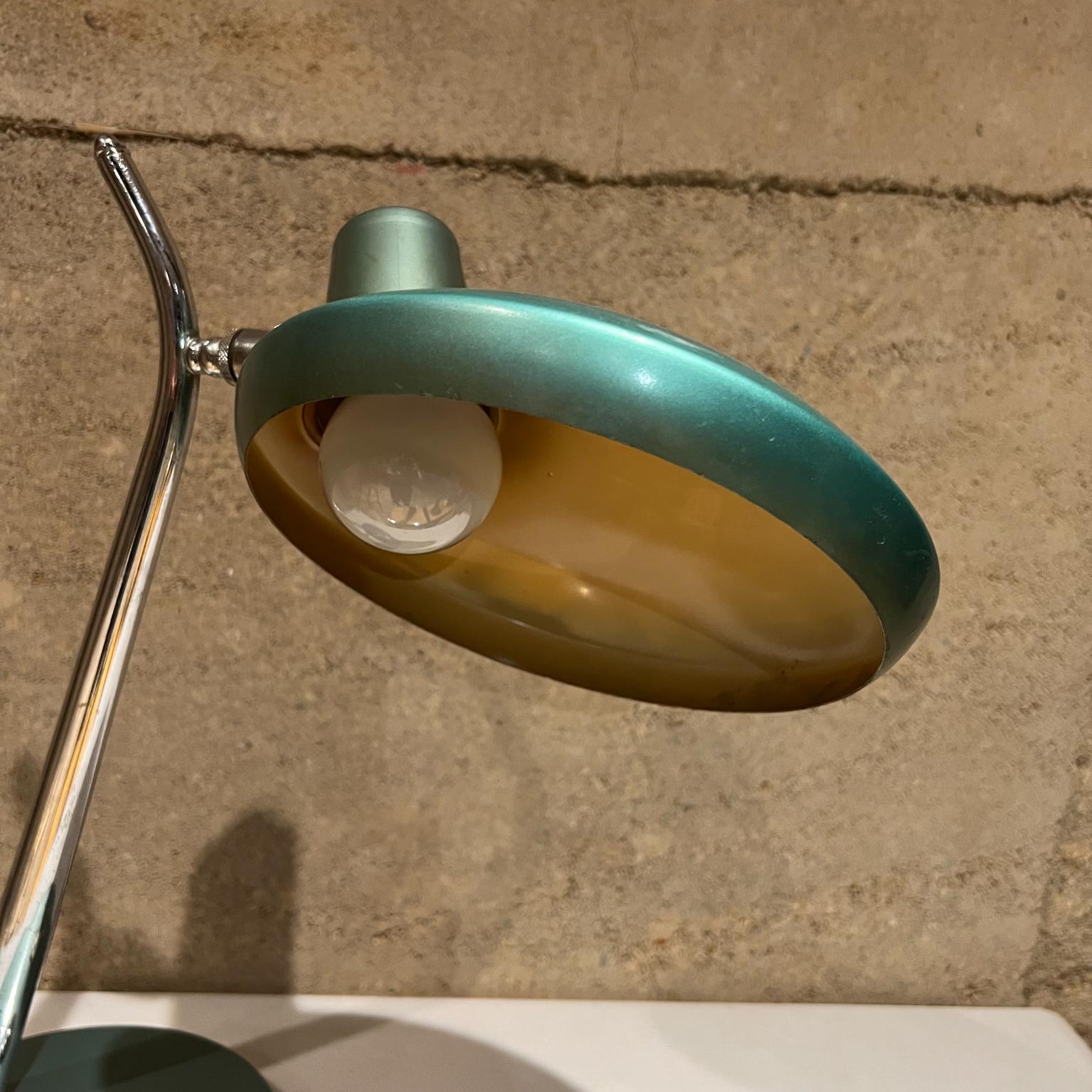 Spanish 1960s Green Desk Lamp Space Age Boomerang Style of Luis Pérez de la Oliva Fase For Sale