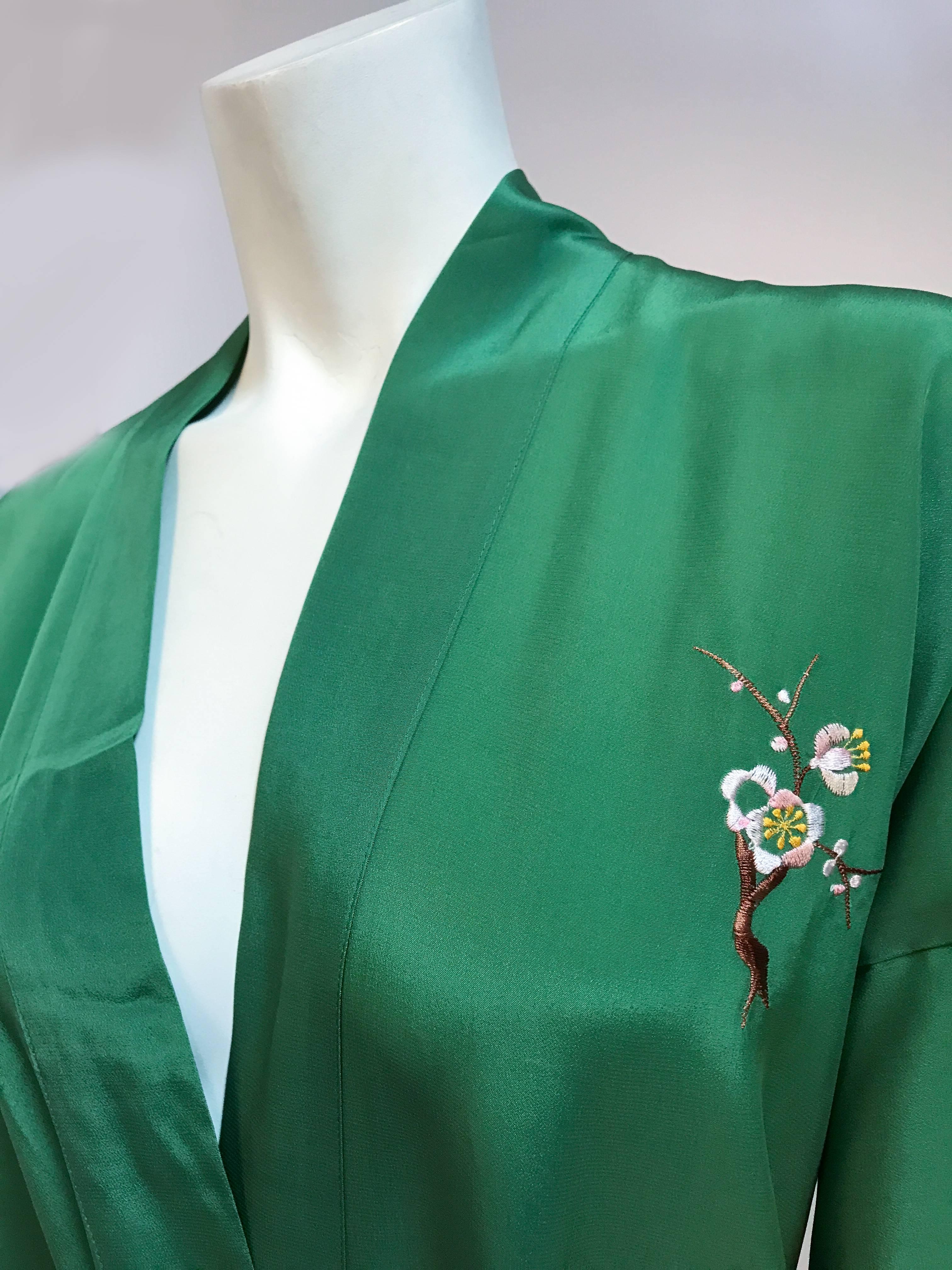 Women's or Men's 1960's Green Embroidered Kimono