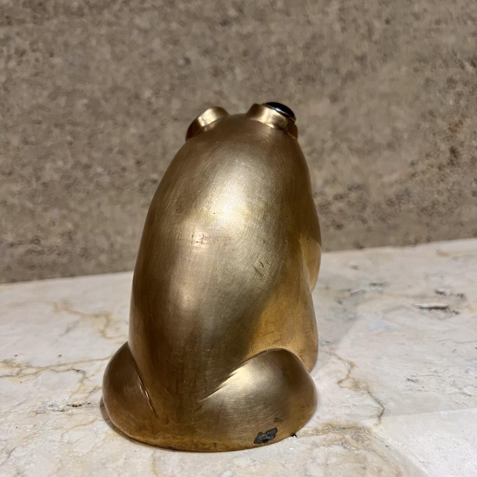 1960s Green Eyed Golden Brass Frog Sculpture Desk Paperweight 1