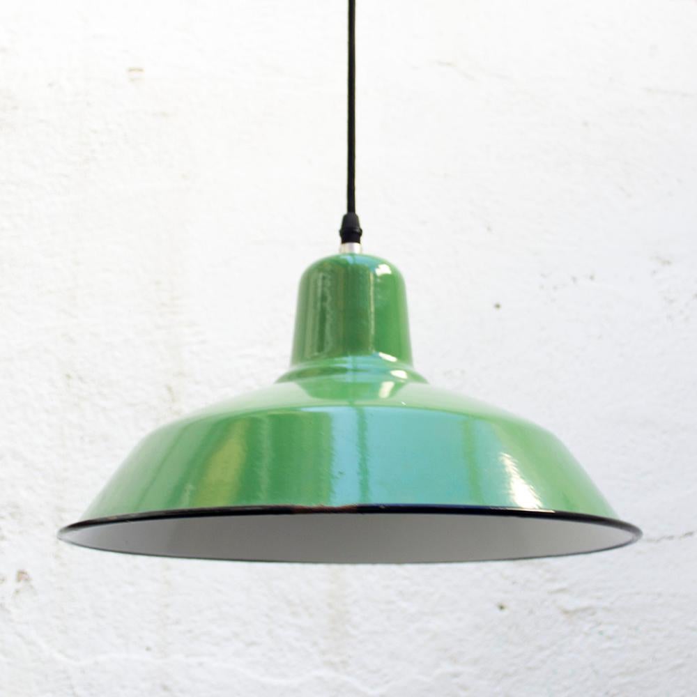 1960s Green Industrial Pendant Ceiling Lamp In Good Condition For Sale In Barcelona, Barcelona